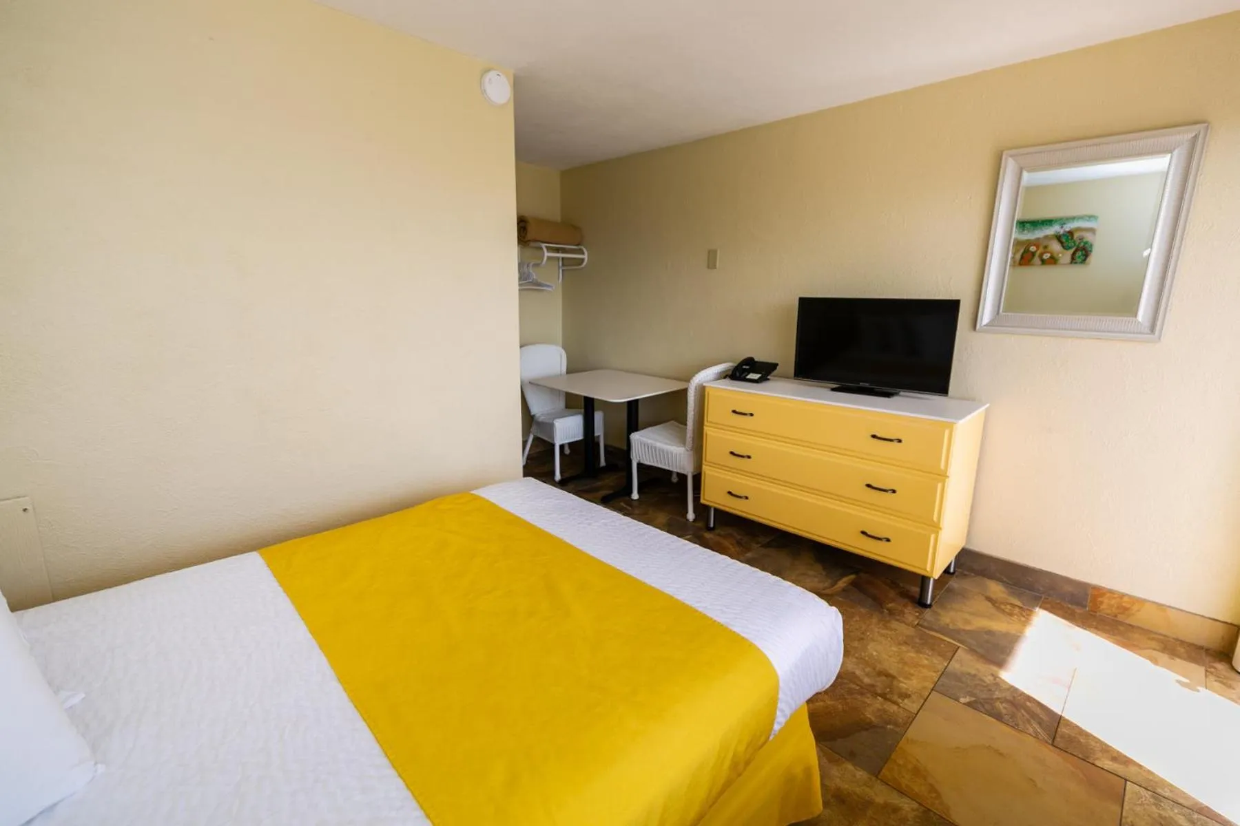 Bed in American Safari Motel Wildwood Crest Beach