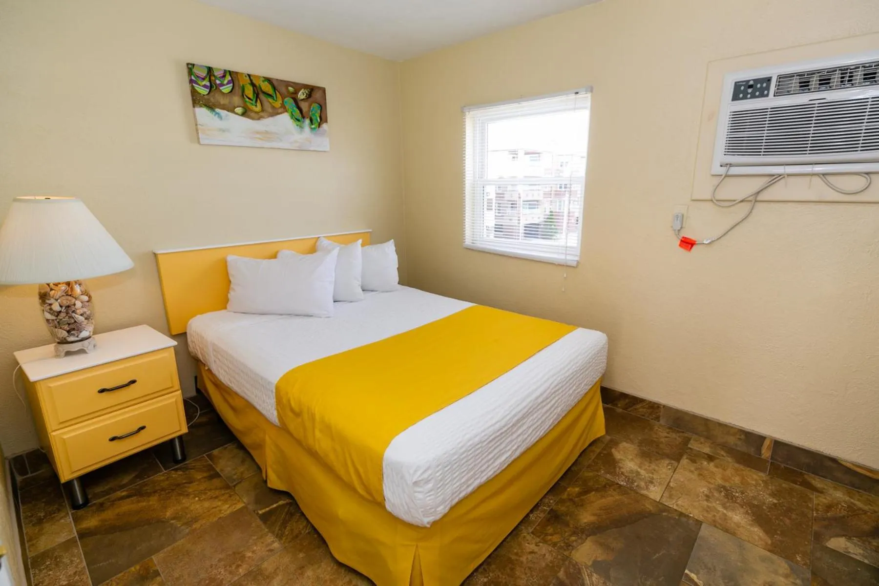 Bed in American Safari Motel Wildwood Crest Beach