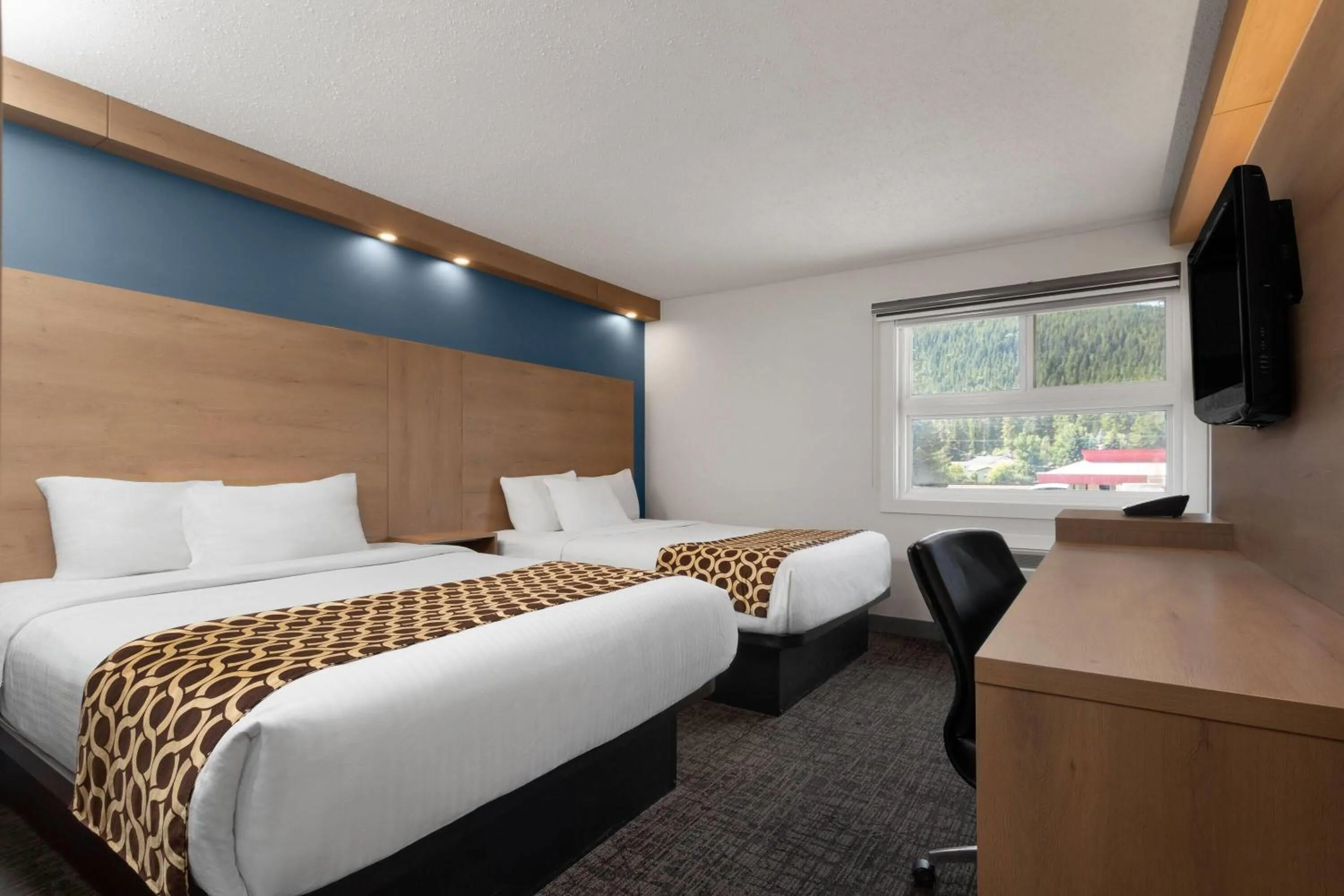 Photo of the whole room, Bed in Travelodge by Wyndham Blairmore