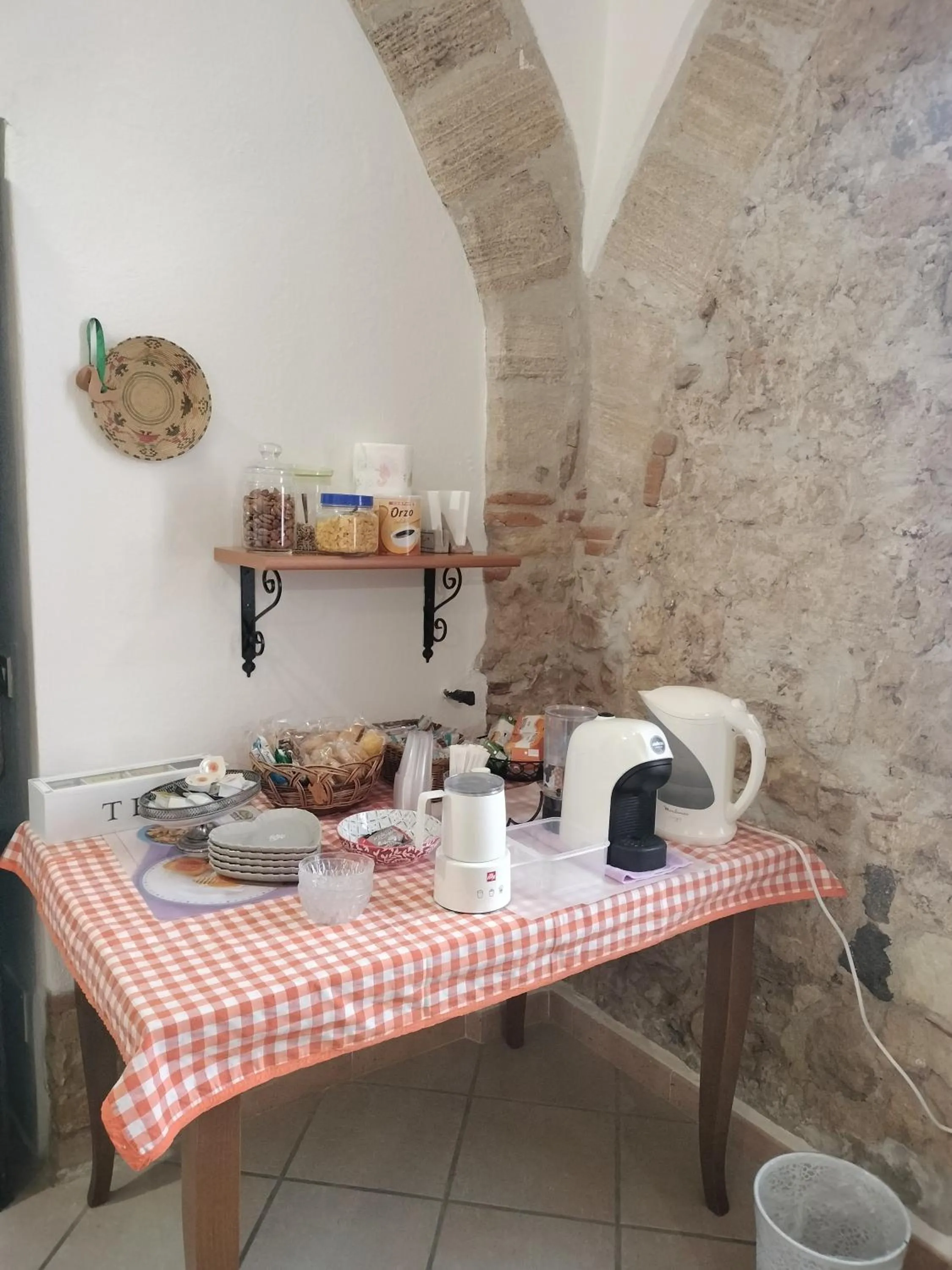 Coffee/tea facilities in La Casa Rossa