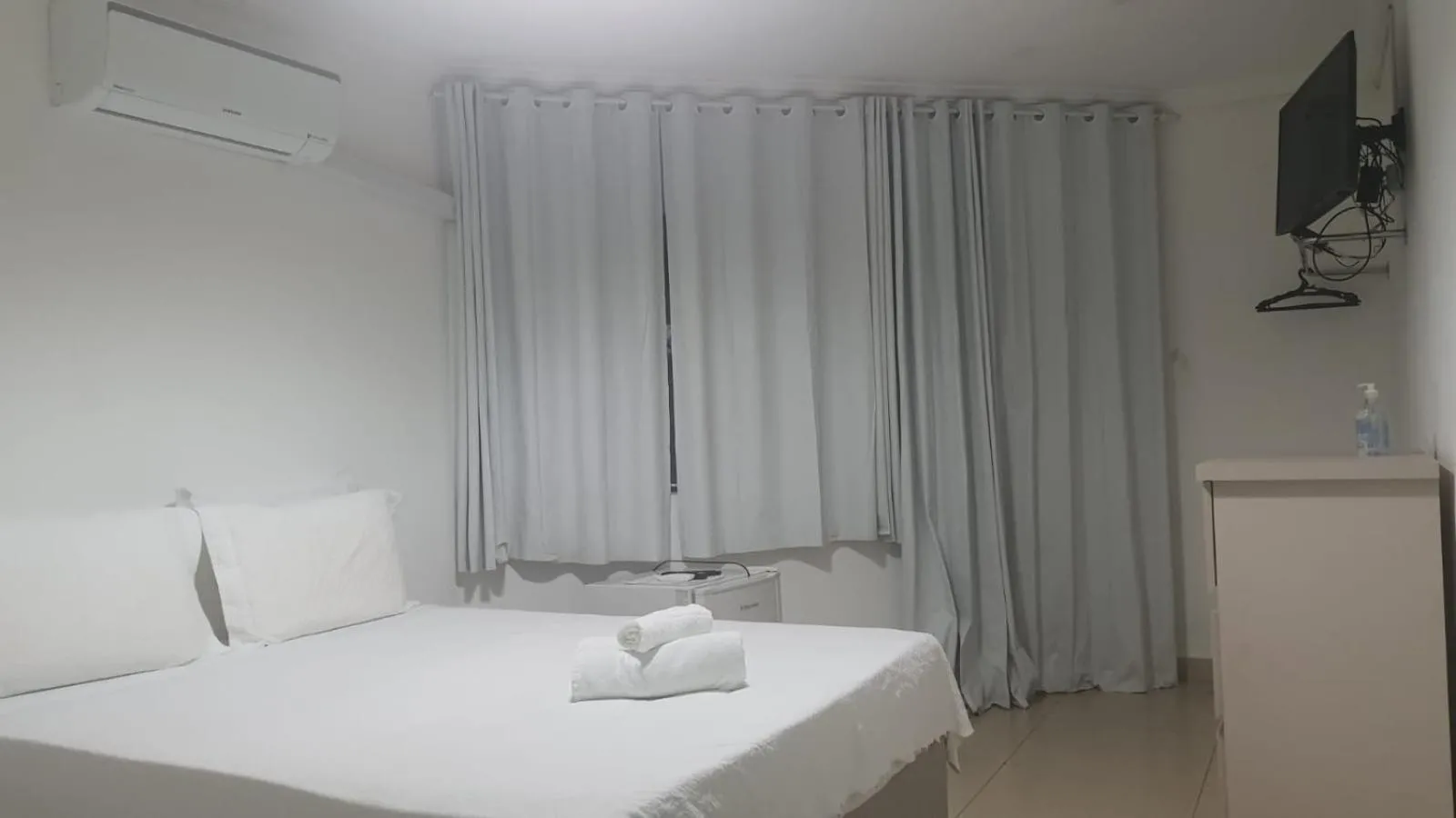 Photo of the whole room, Bed in Pousada Suítes do Lago
