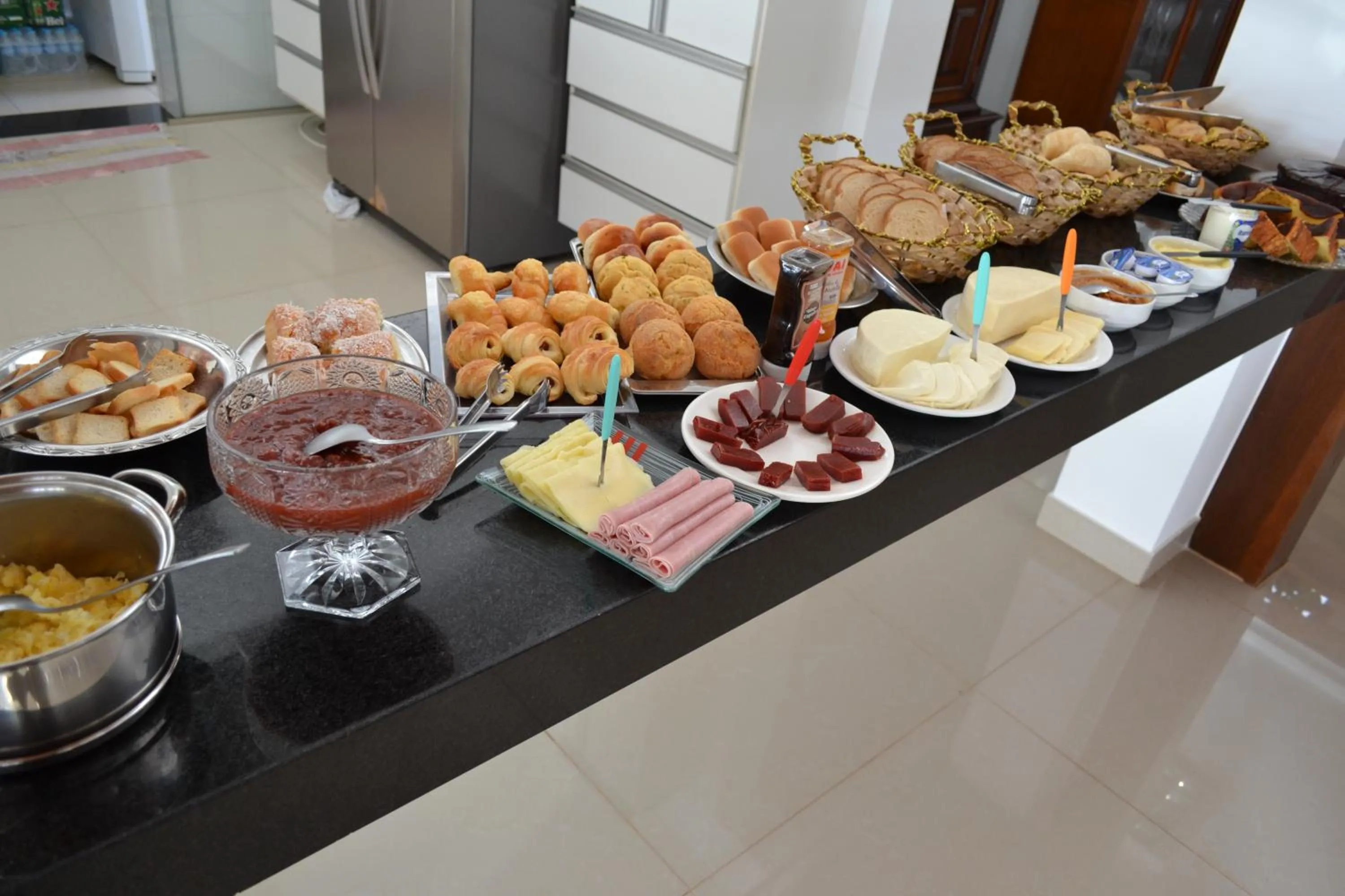 Breakfast in Pousada Suítes do Lago