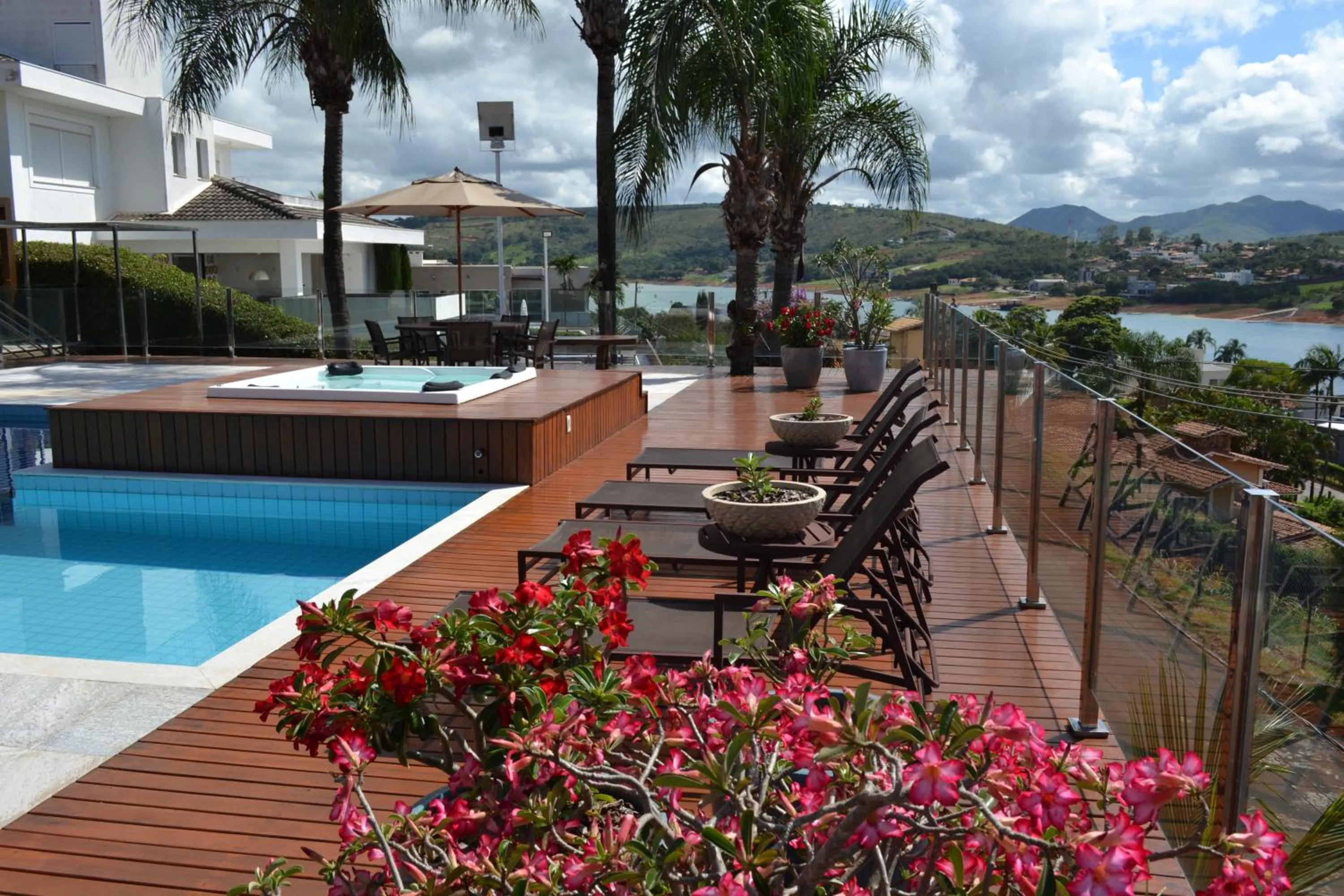 Pool view in Pousada Suítes do Lago