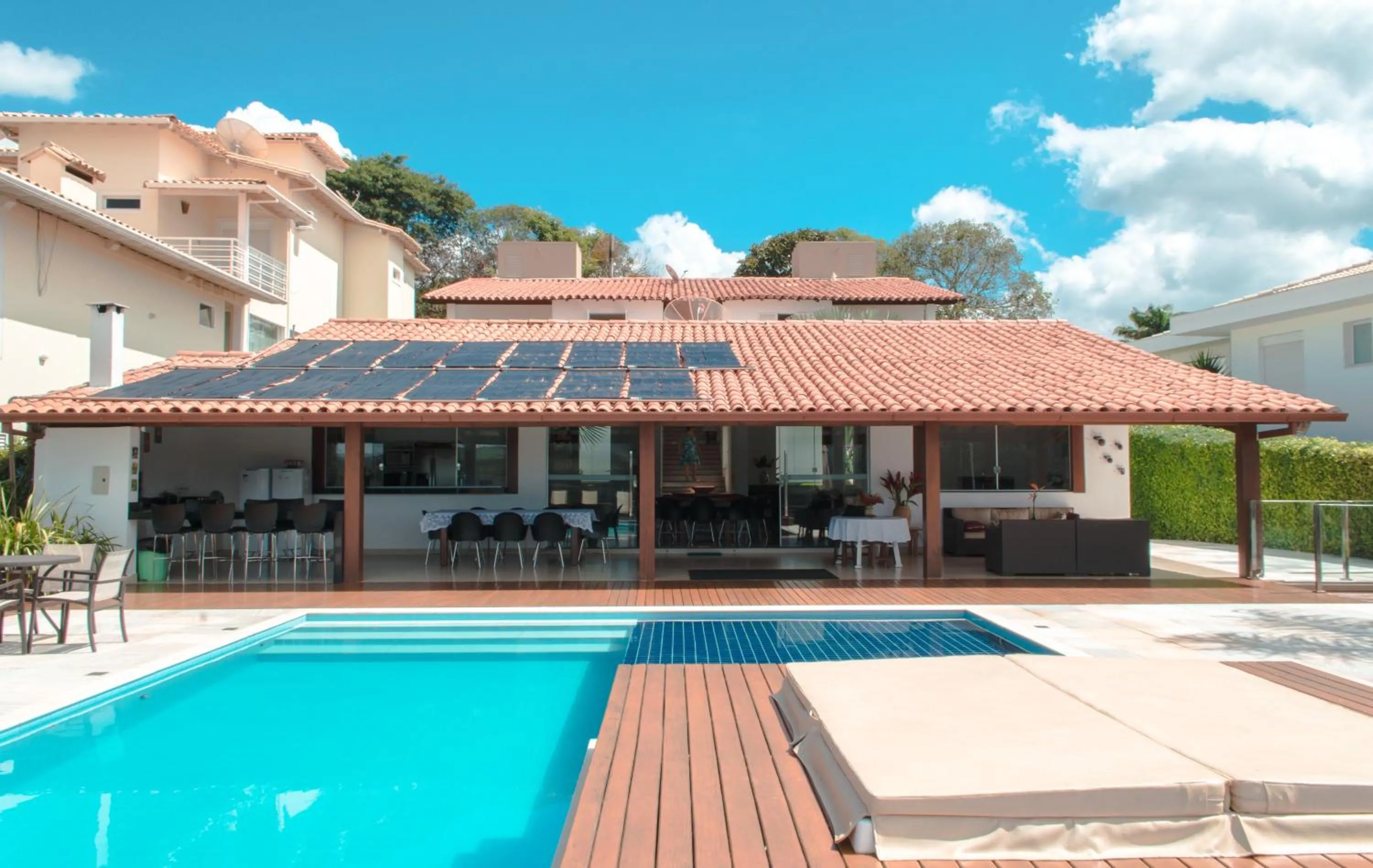 Swimming pool in Pousada Suítes do Lago
