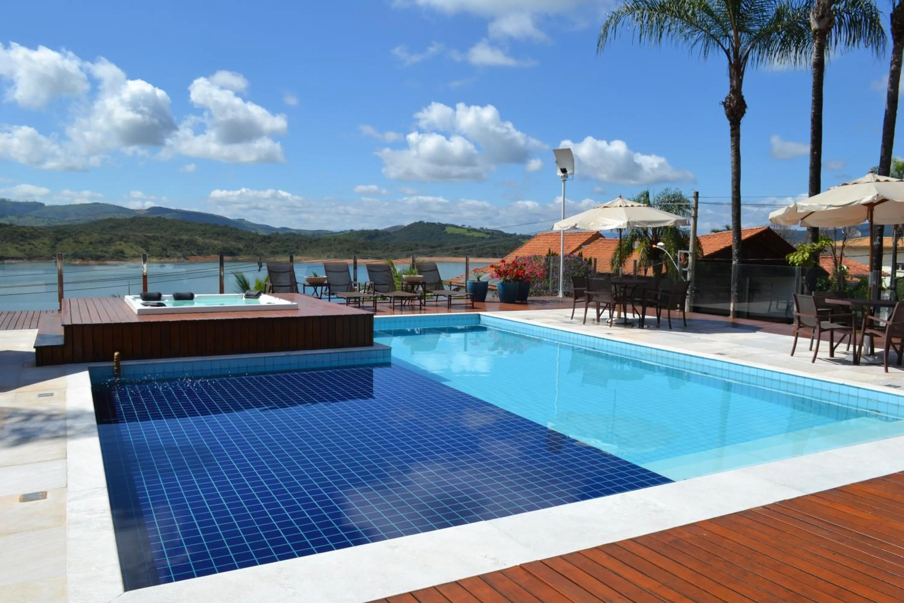 Swimming pool in Pousada Suítes do Lago