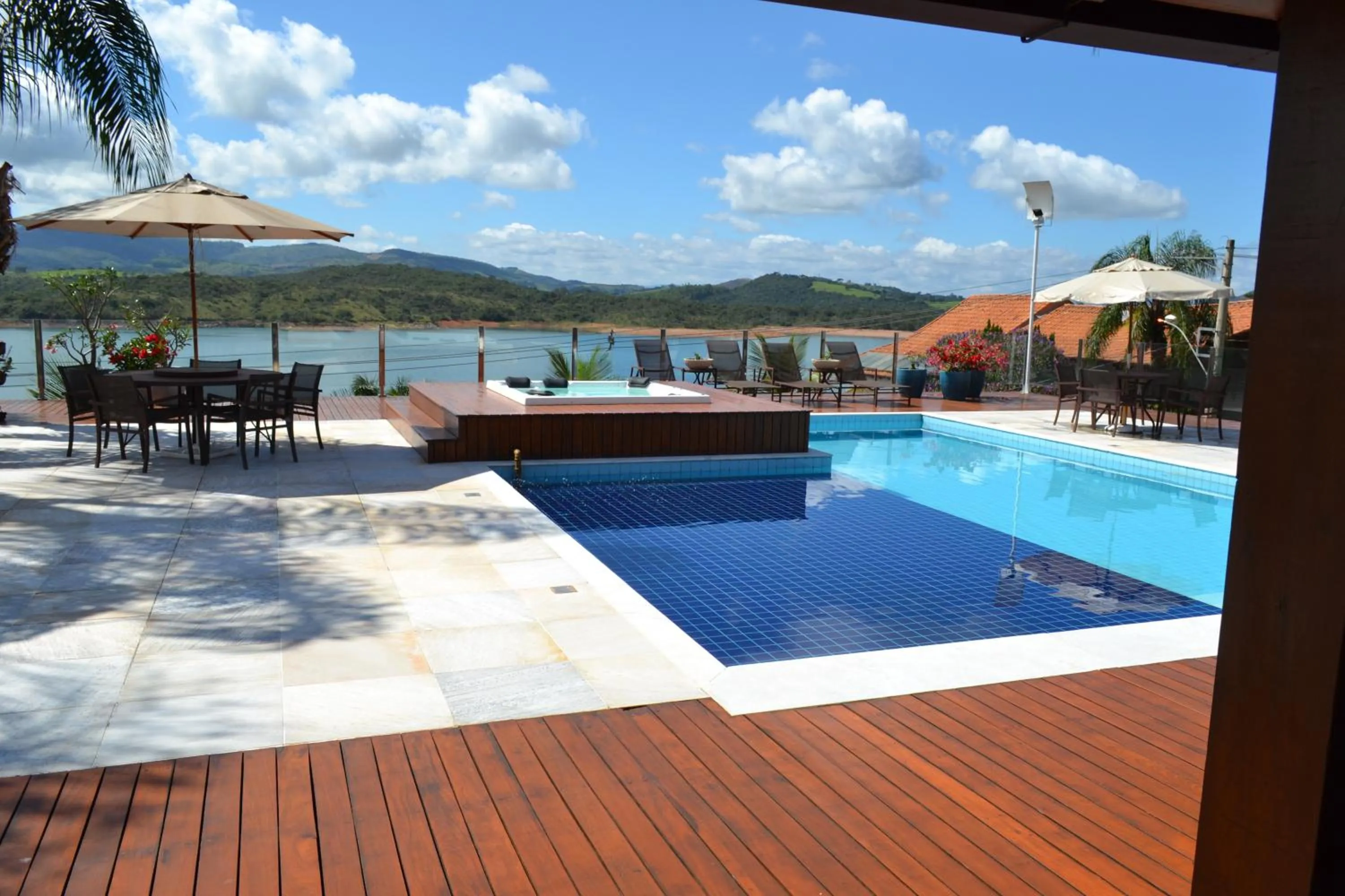 Pool view in Pousada Suítes do Lago