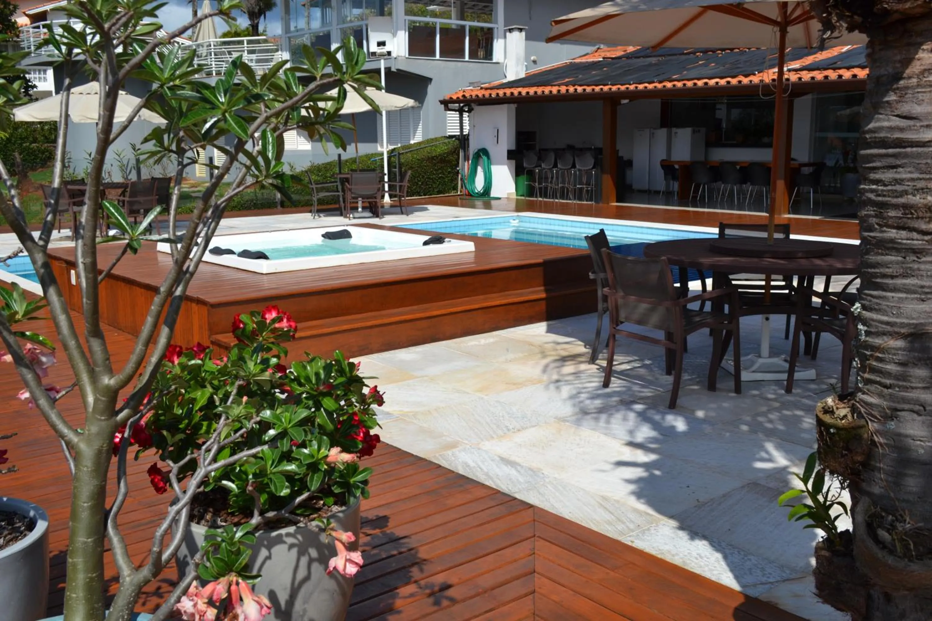 Pool view in Pousada Suítes do Lago