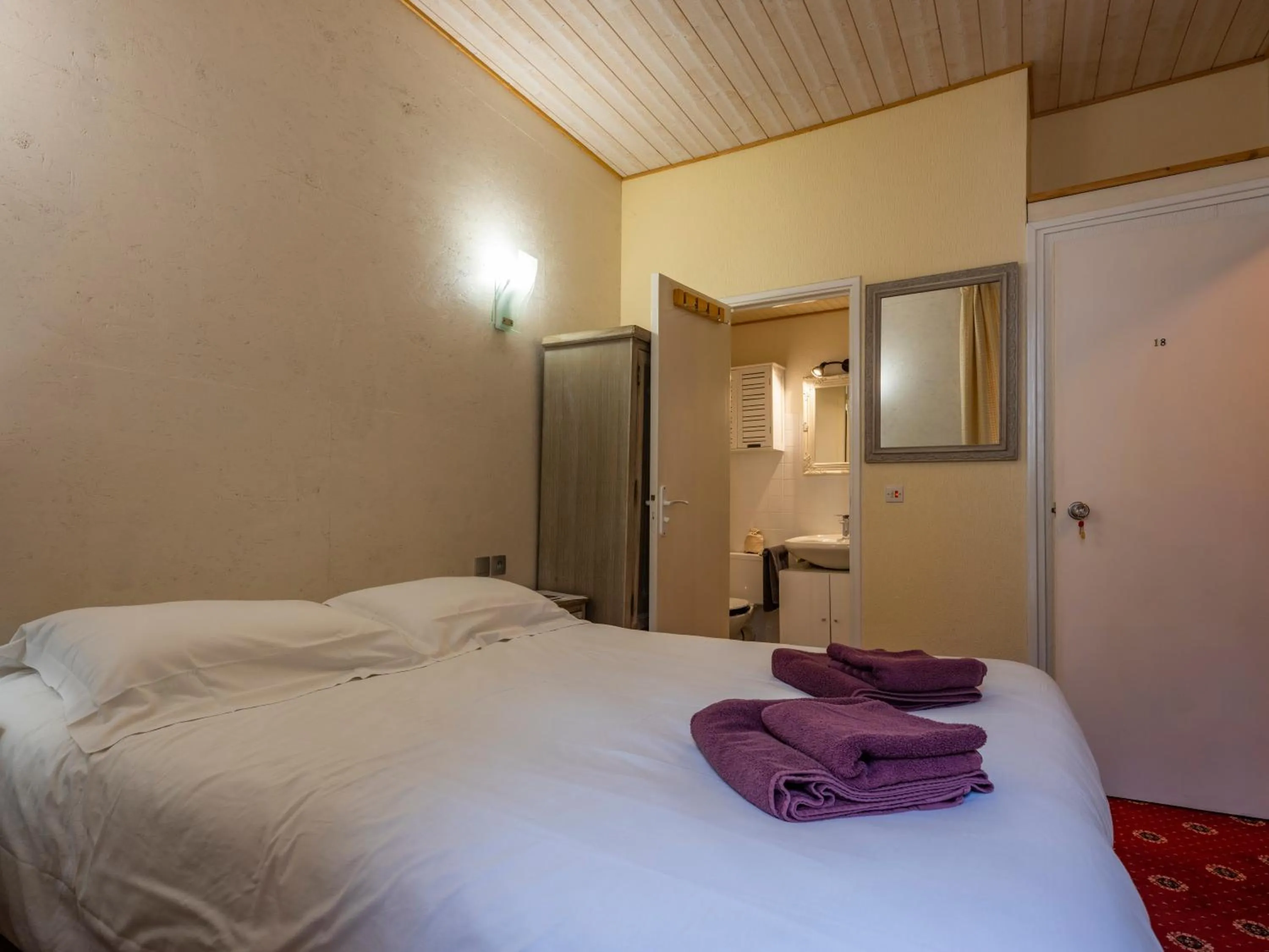 Bed in La Tour Pom'Pin