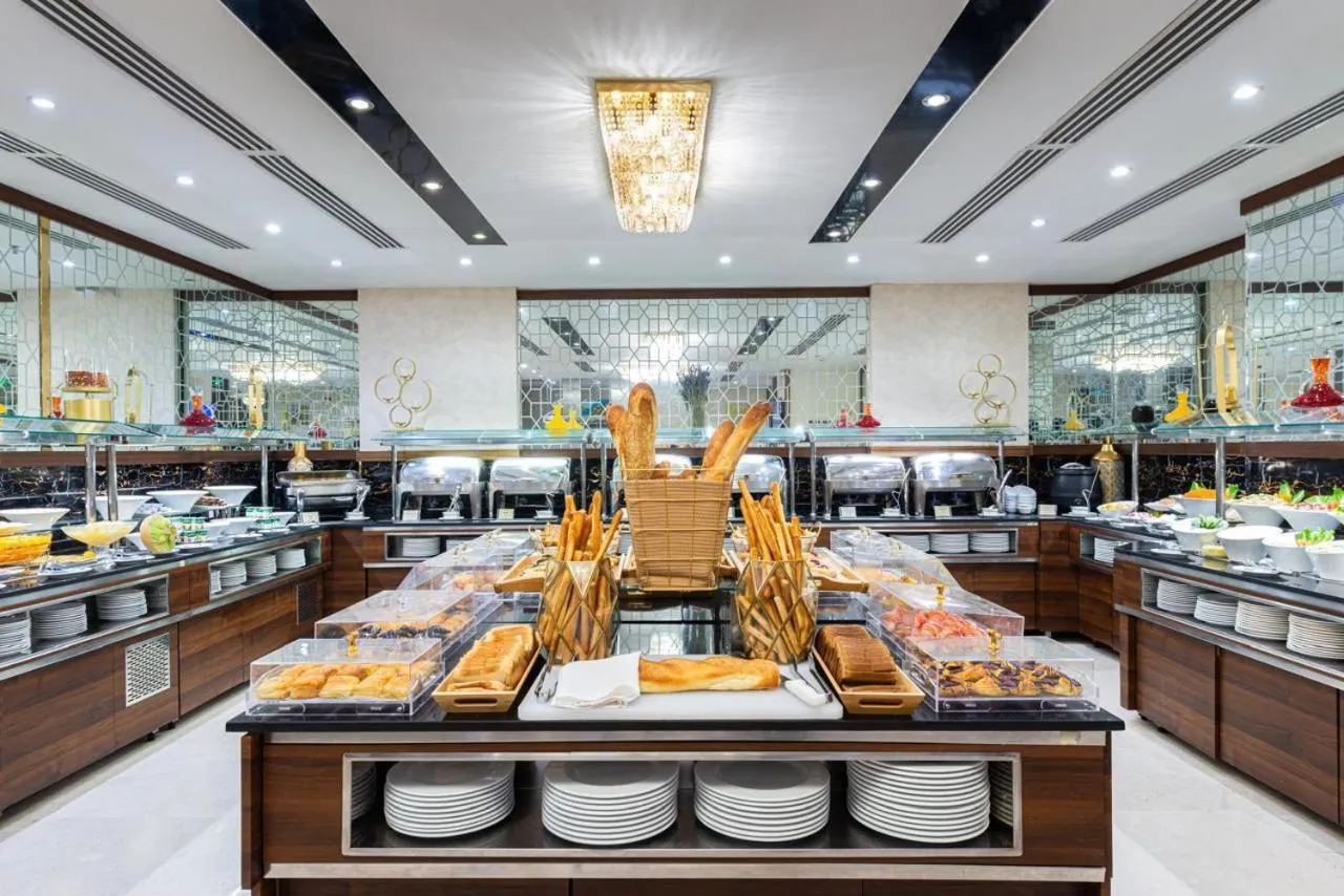 Restaurant/places to eat in Golden Tulip Al-Zahabi