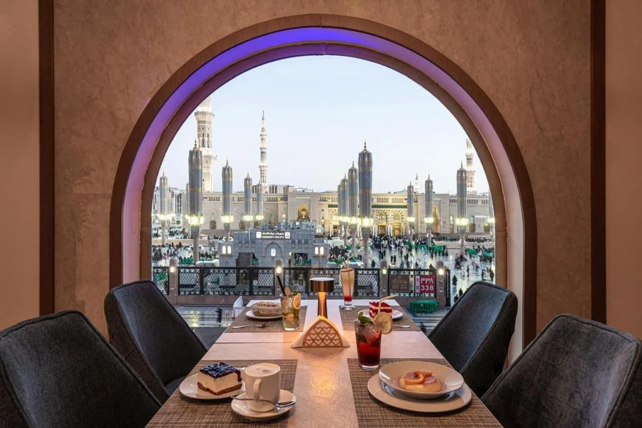 Restaurant/places to eat in Golden Tulip Al-Zahabi