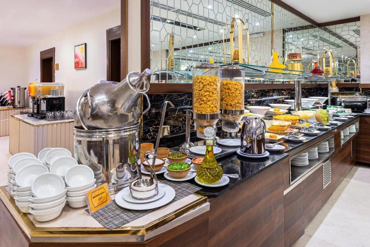 Restaurant/places to eat in Golden Tulip Al-Zahabi