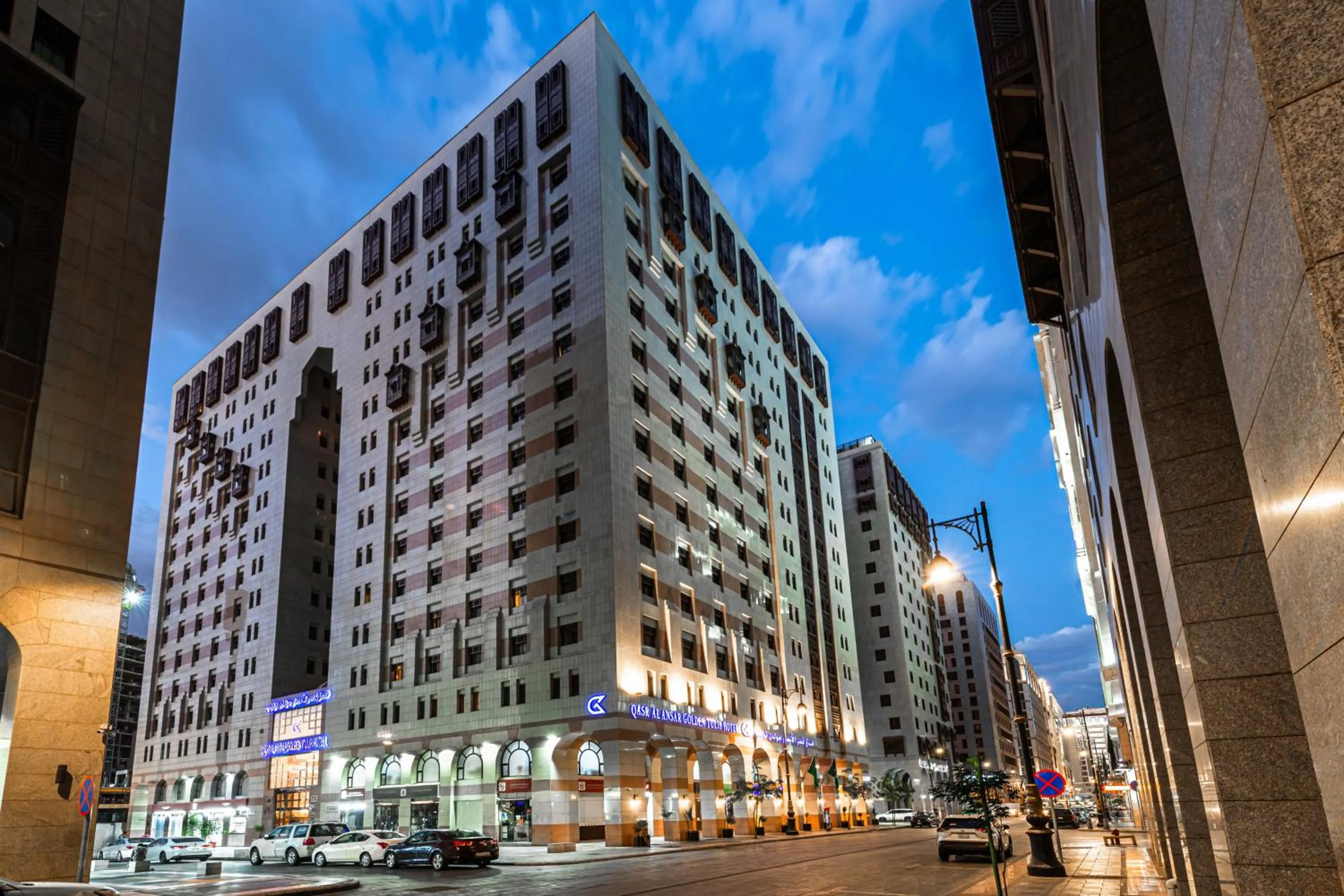 Al Ansar Palace Golden Tulip Hotel