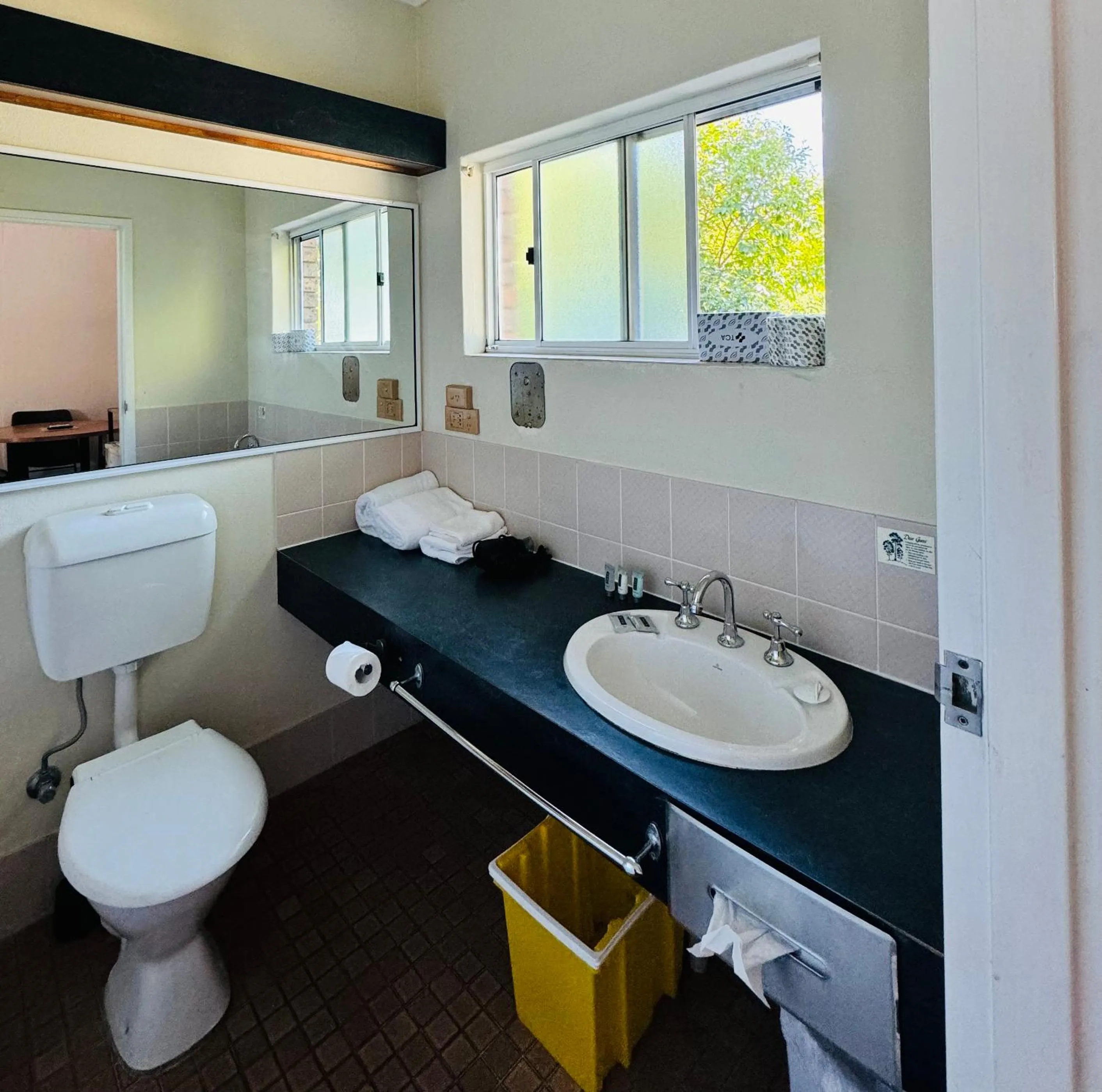 Toilet in Deer Park Motor Inn Armidale