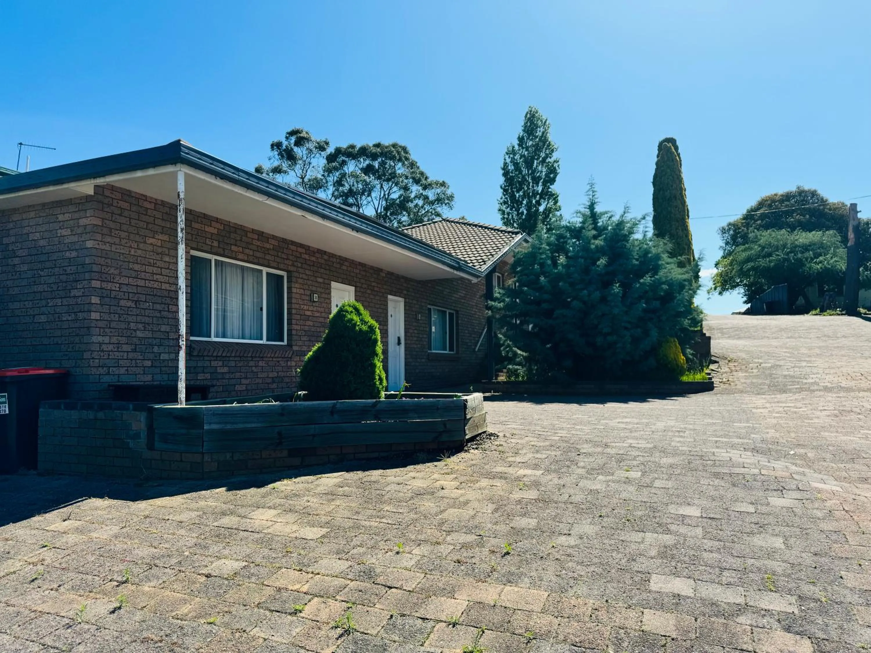 Property building in Deer Park Motor Inn Armidale