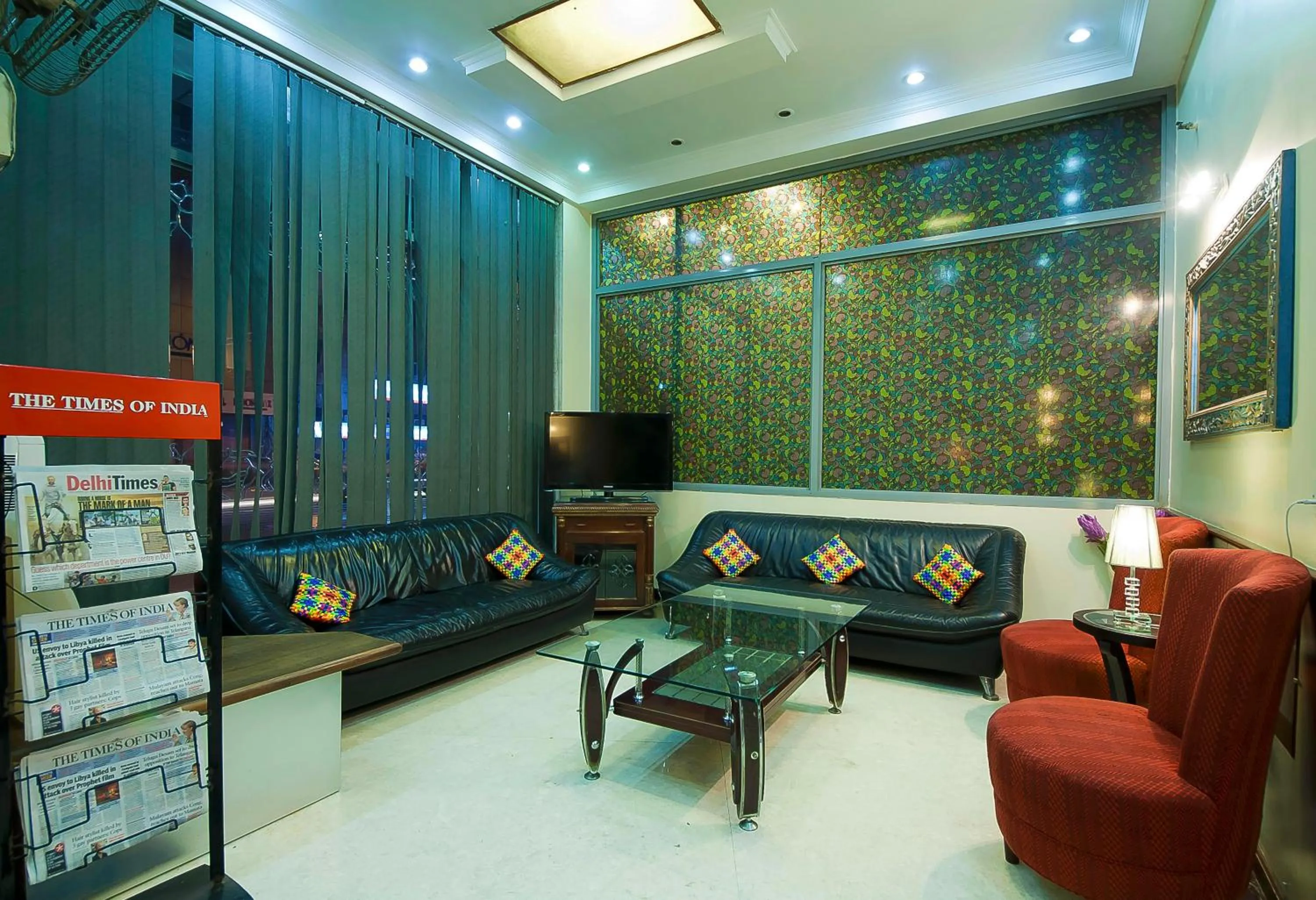 Communal lounge/ TV room in Hotel Sita International