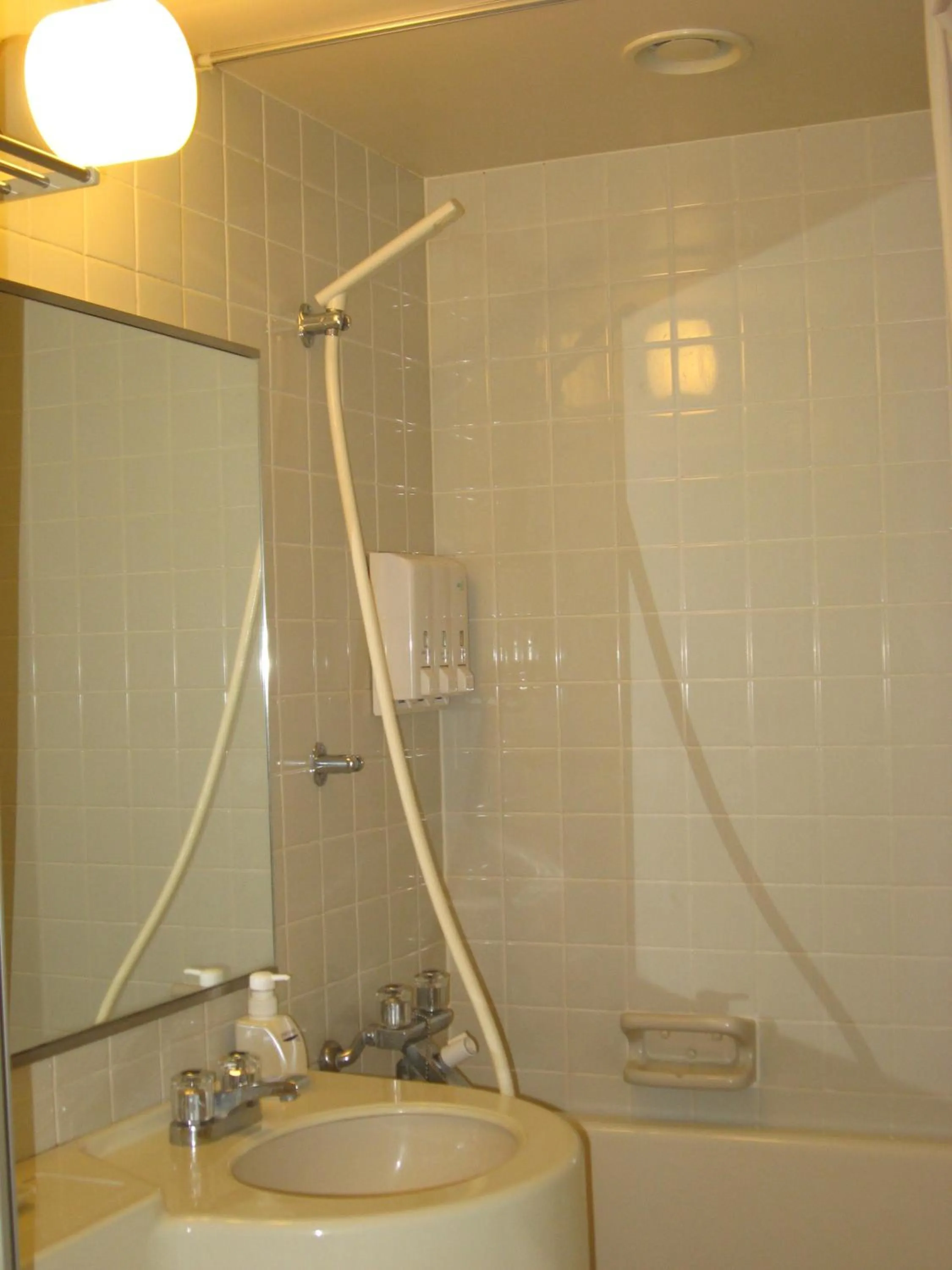 Shower in Onomichi Daiichi Hotel