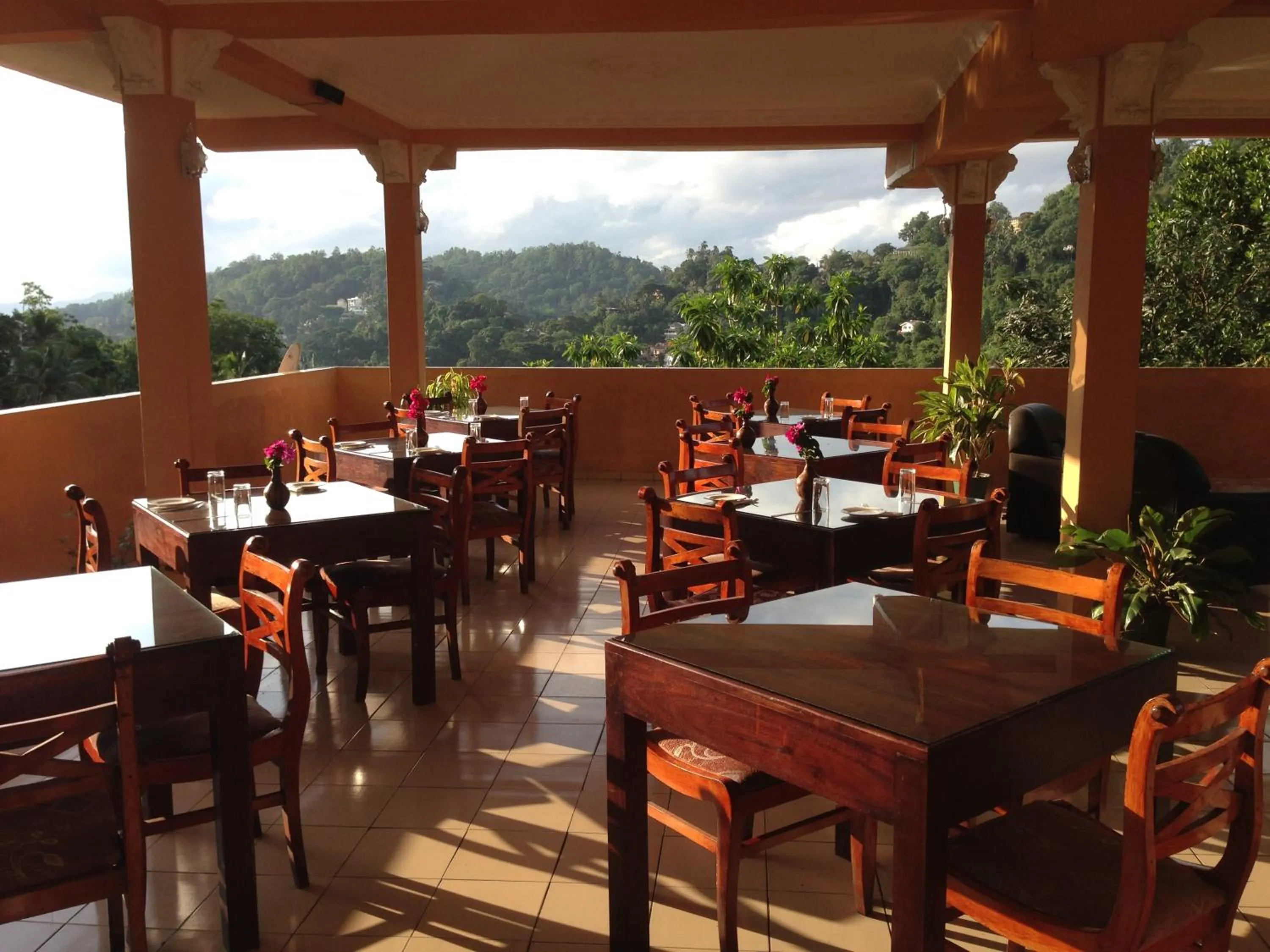 Restaurant/places to eat in Kandy View Hotel