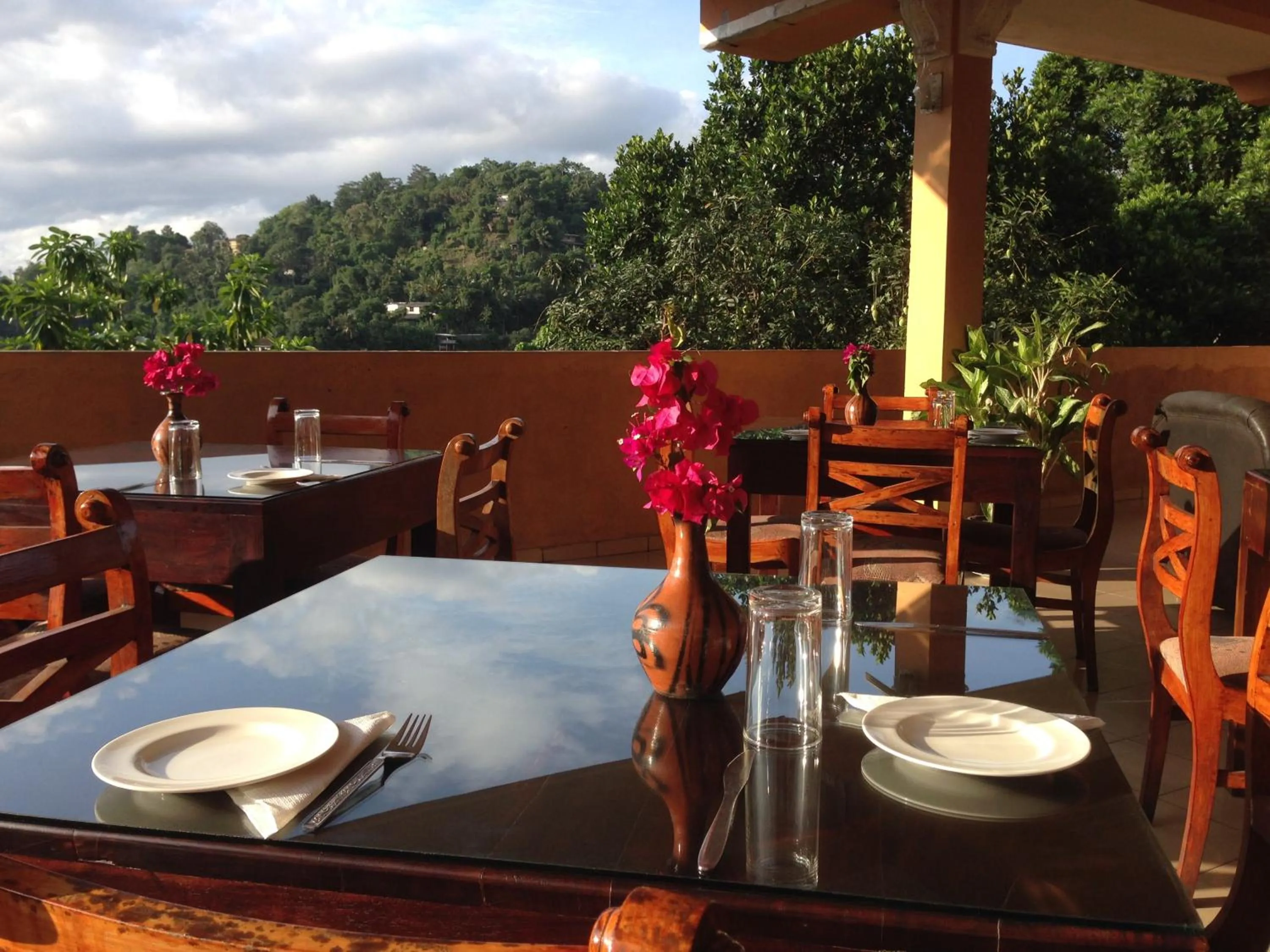 Restaurant/places to eat in Kandy View Hotel
