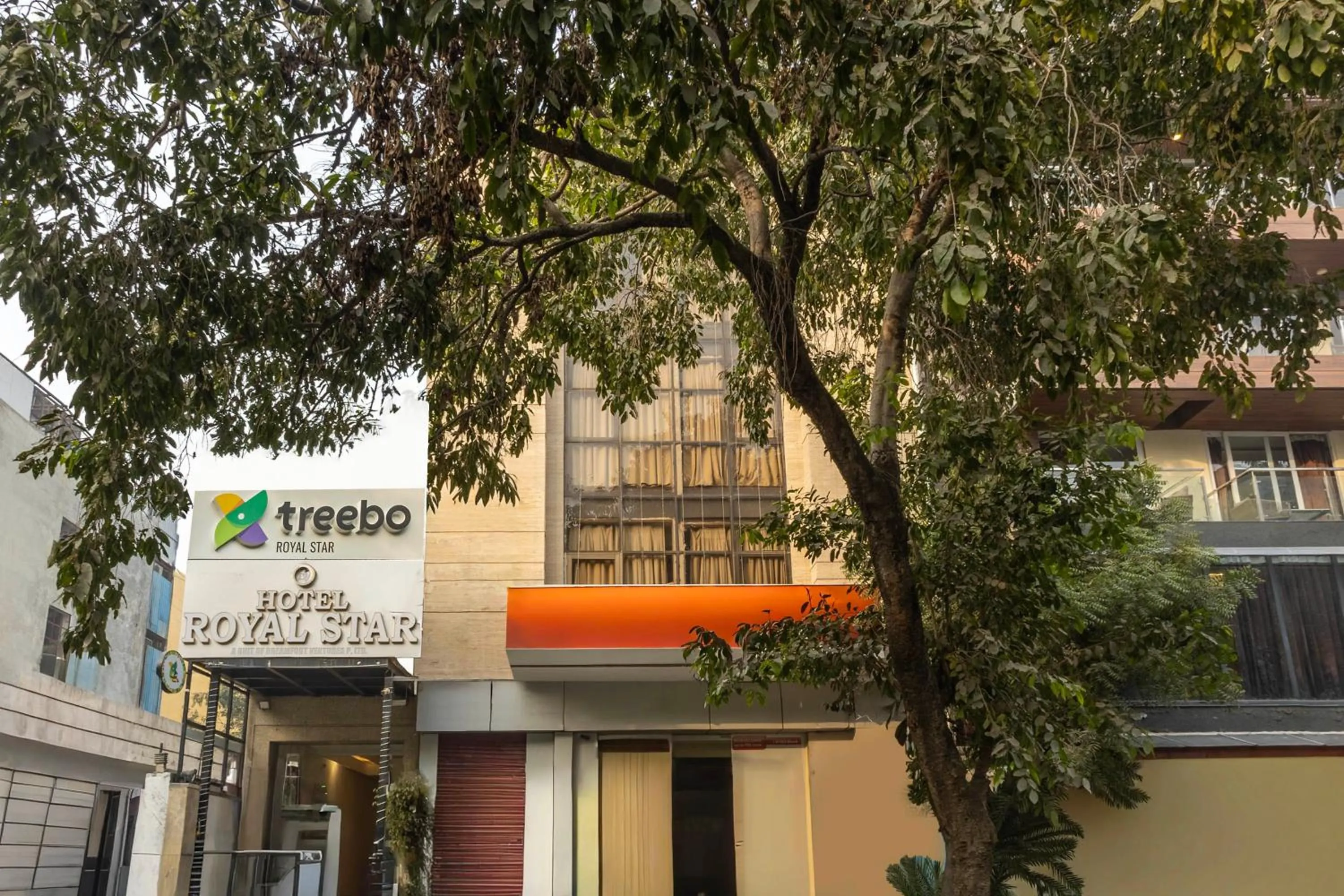 Property building in Treebo Royal Star