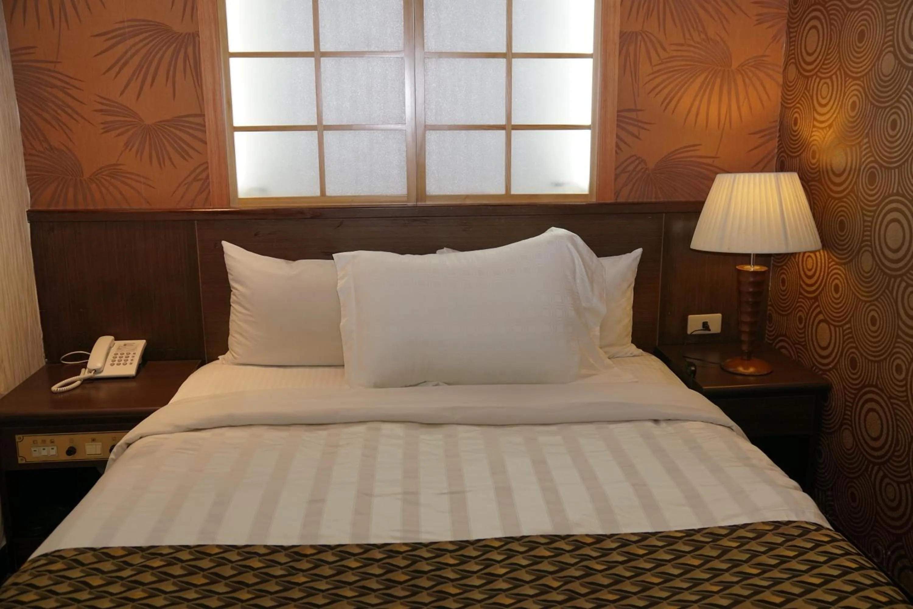 bunk bed, Bed in Dahshin Hotel