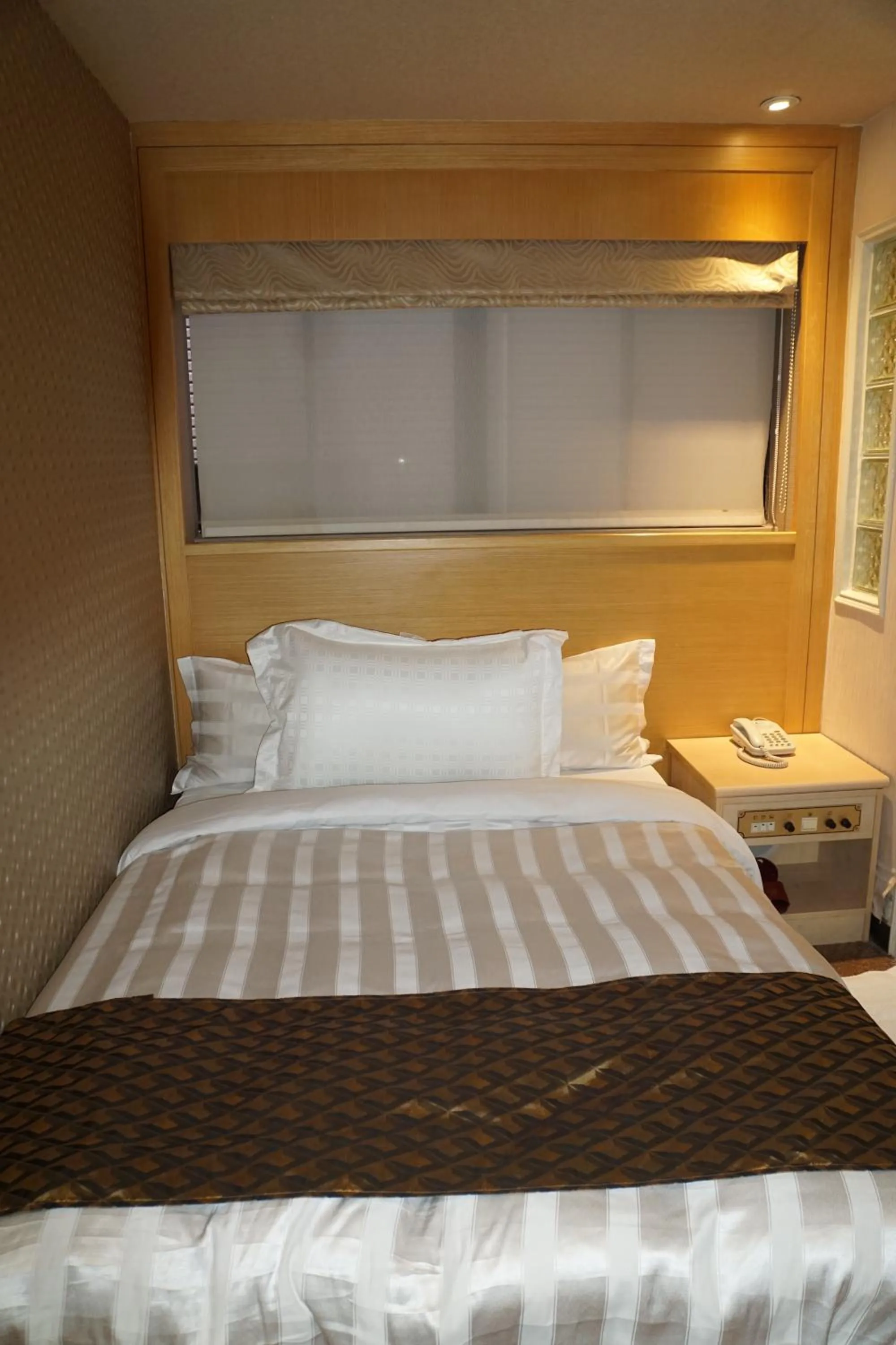 bunk bed, Bed in Dahshin Hotel