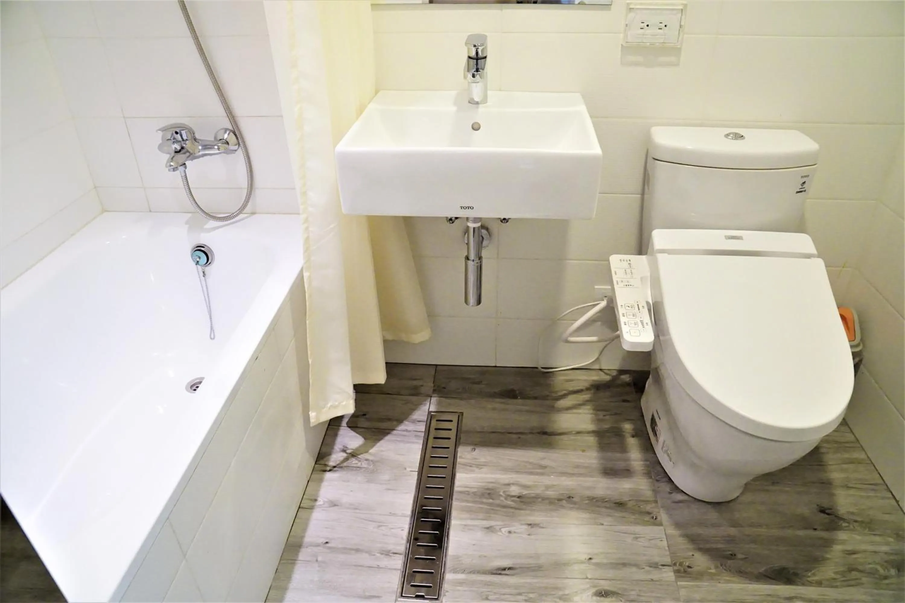 Bathroom in Dahshin Hotel