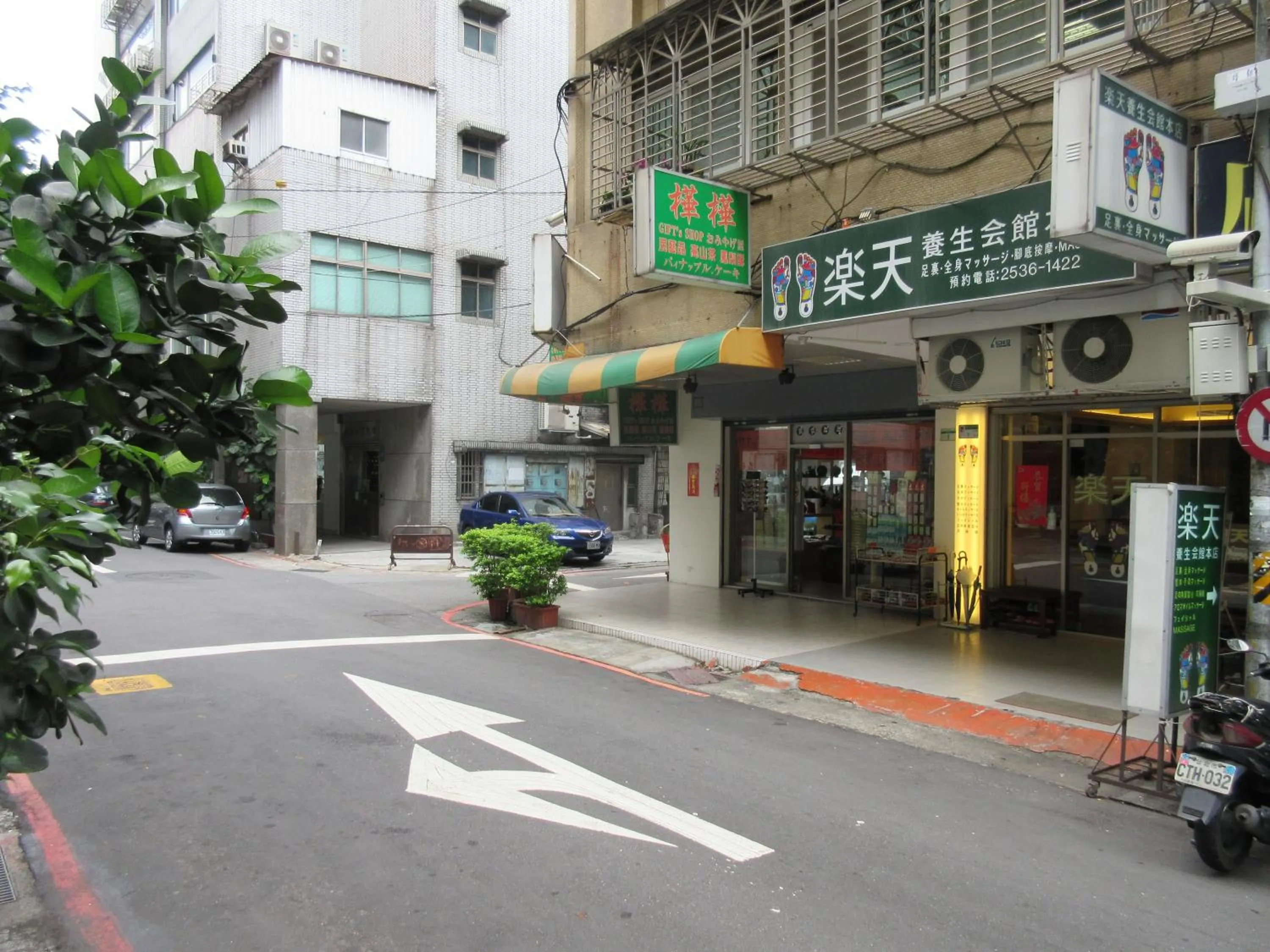 Facade/entrance in Dahshin Hotel