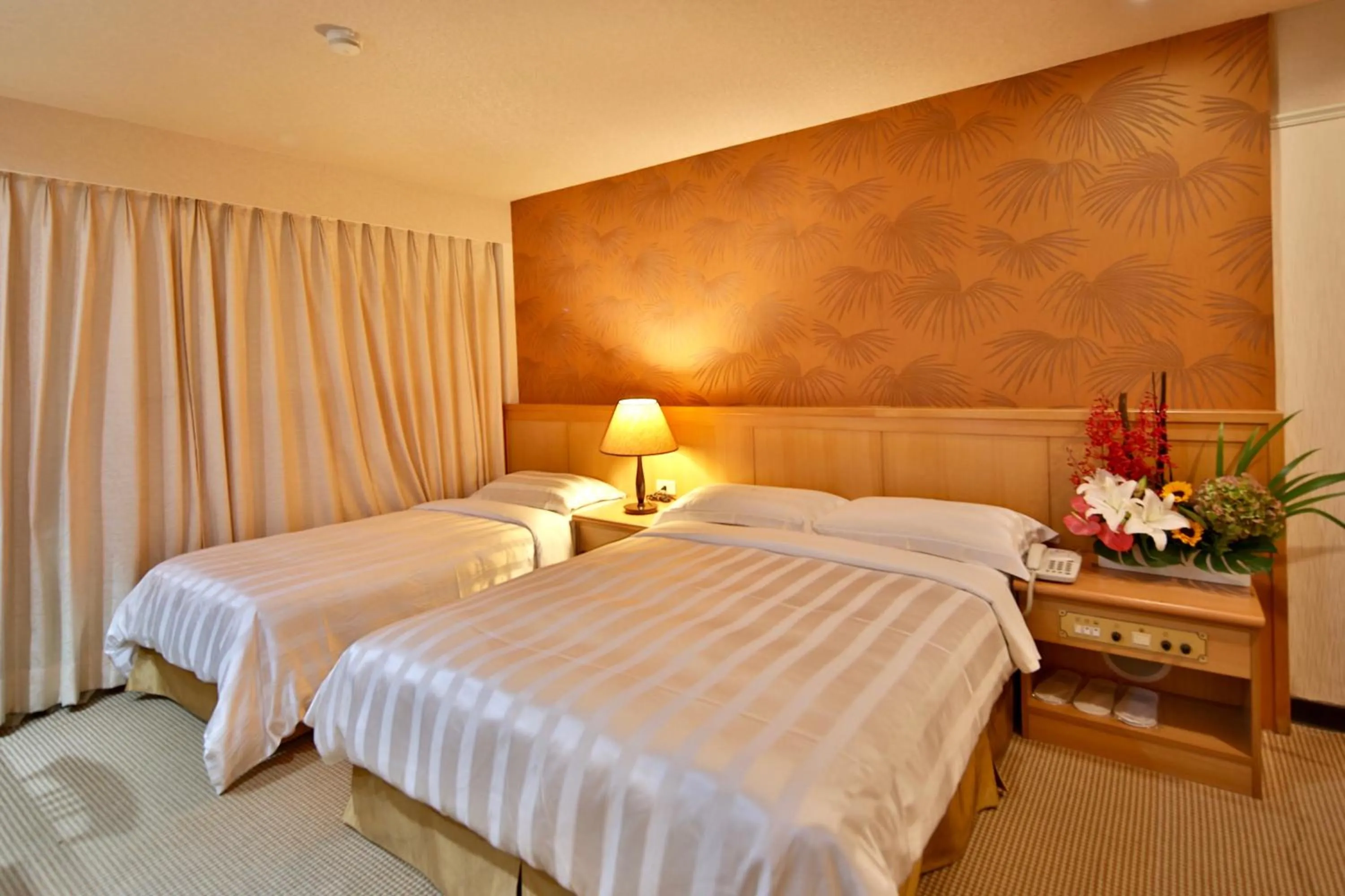 bunk bed, Bed in Dahshin Hotel