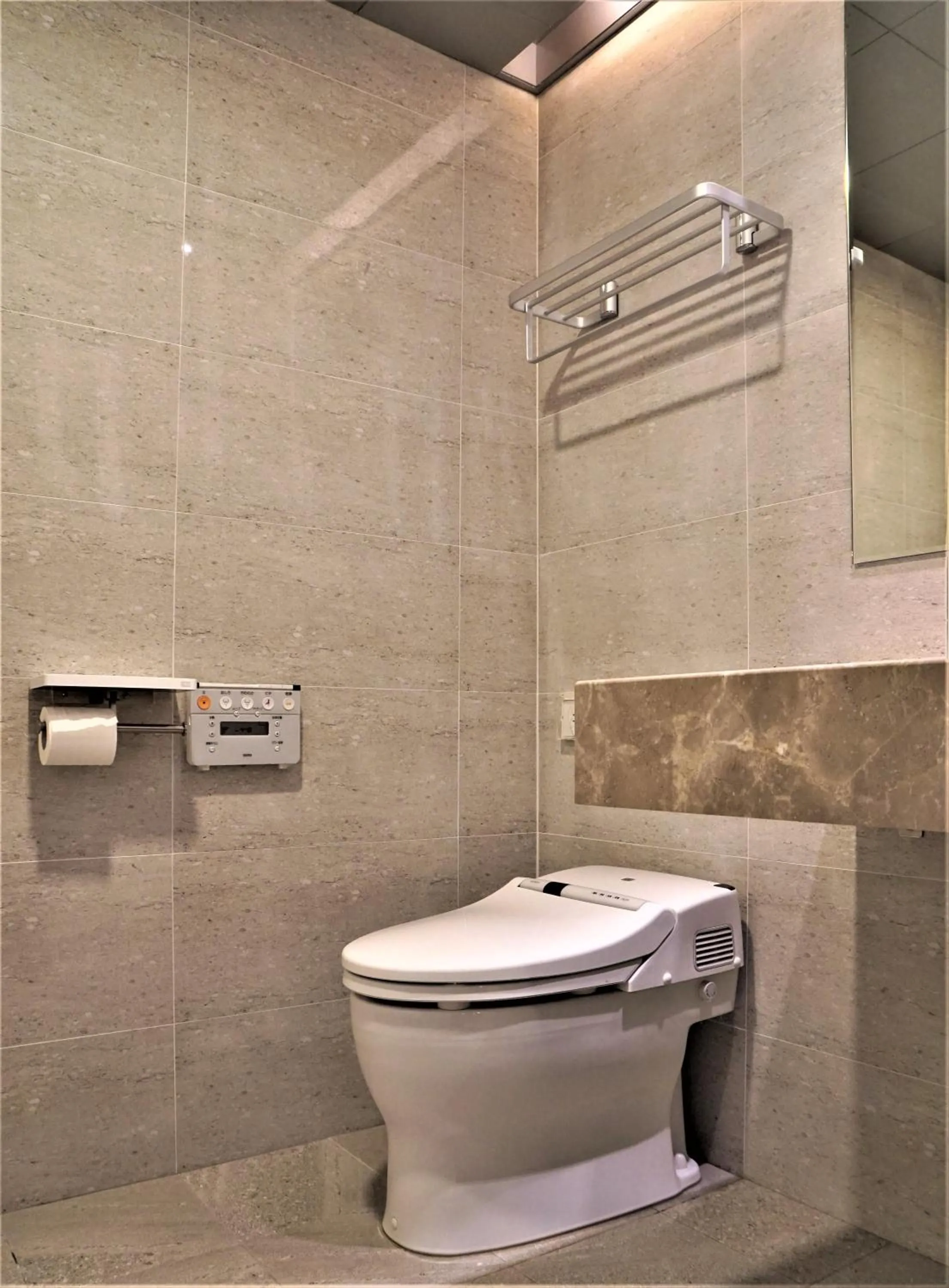 Bathroom in Dahshin Hotel