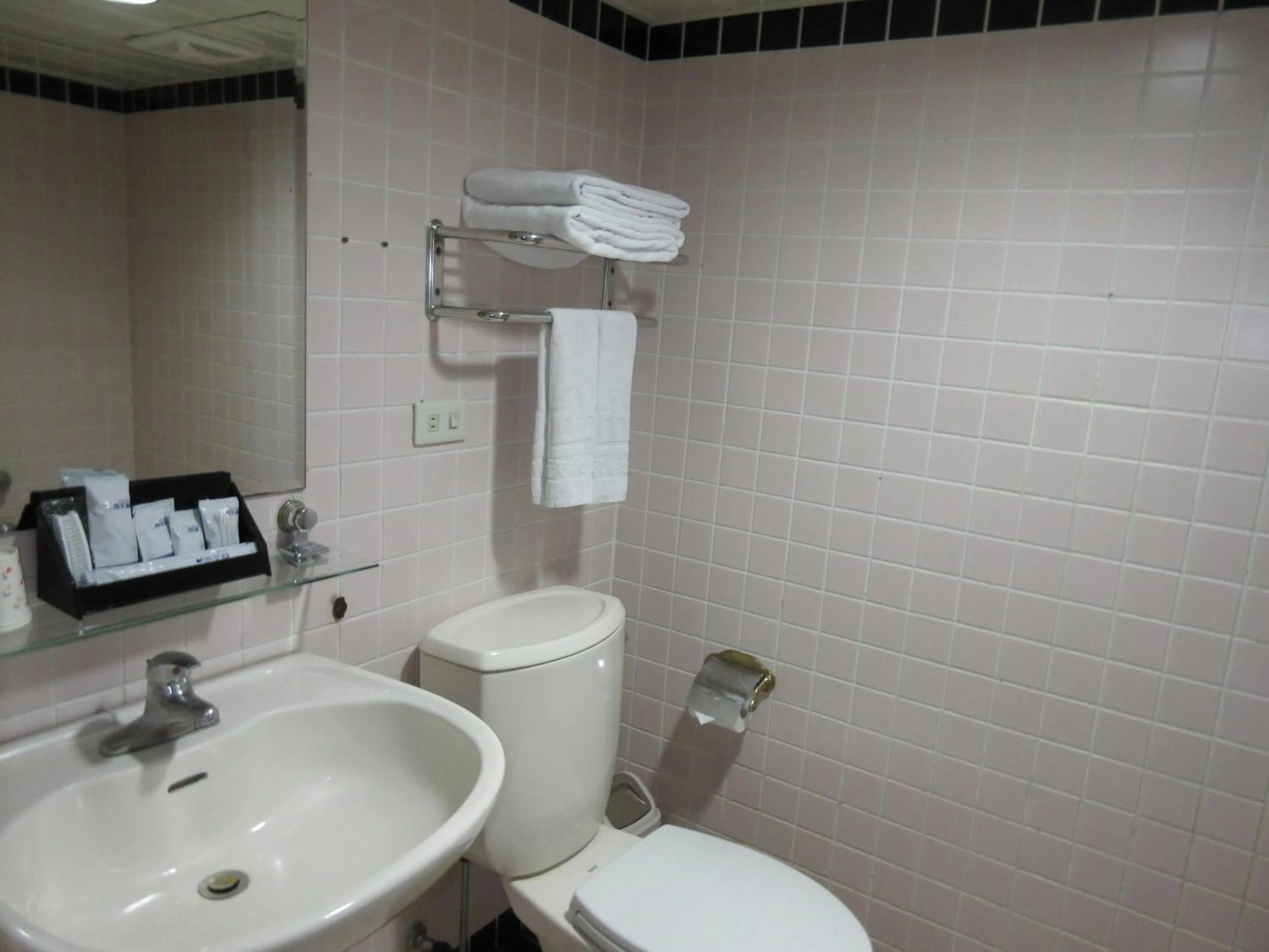 Bathroom in Dahshin Hotel