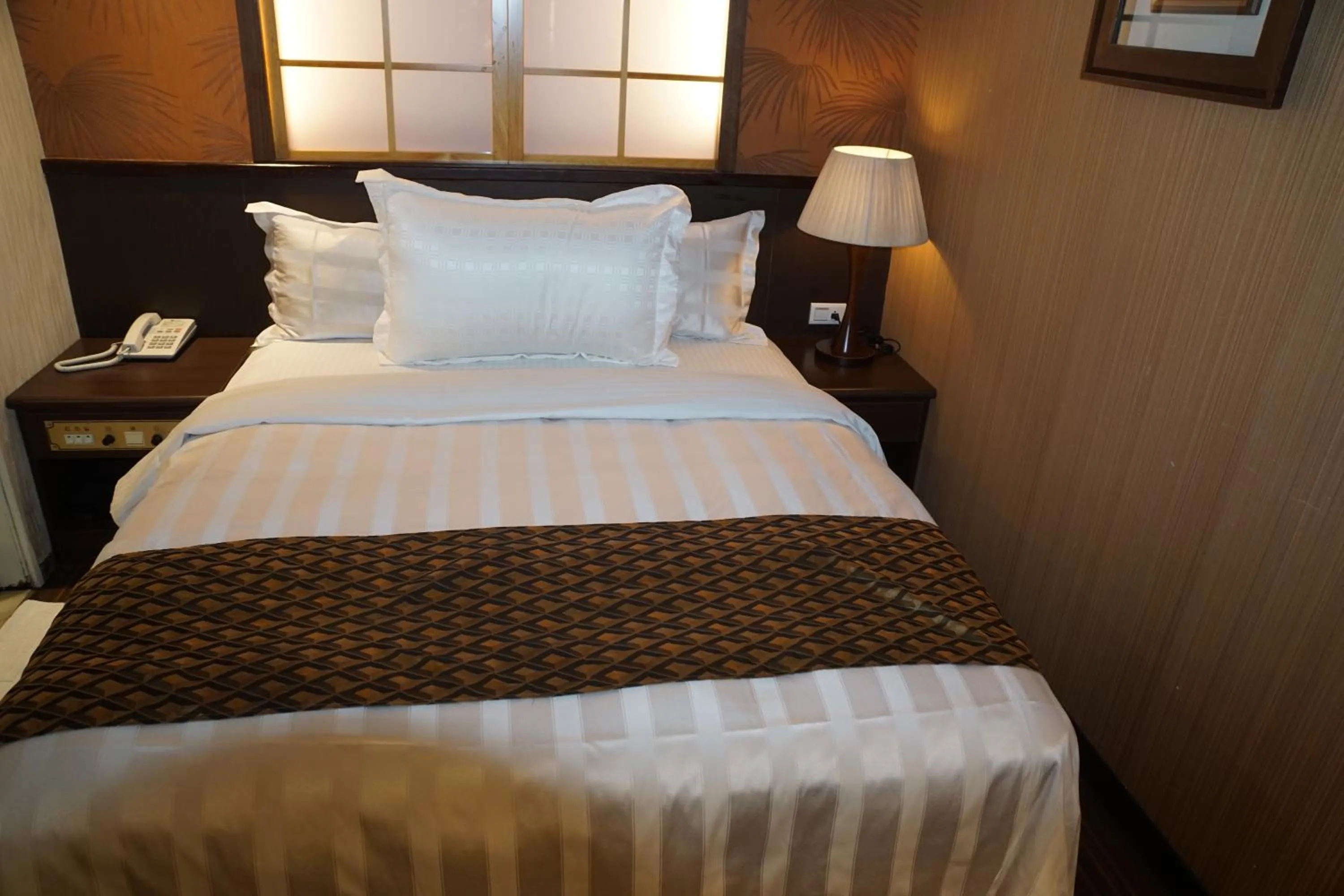 bunk bed, Bed in Dahshin Hotel