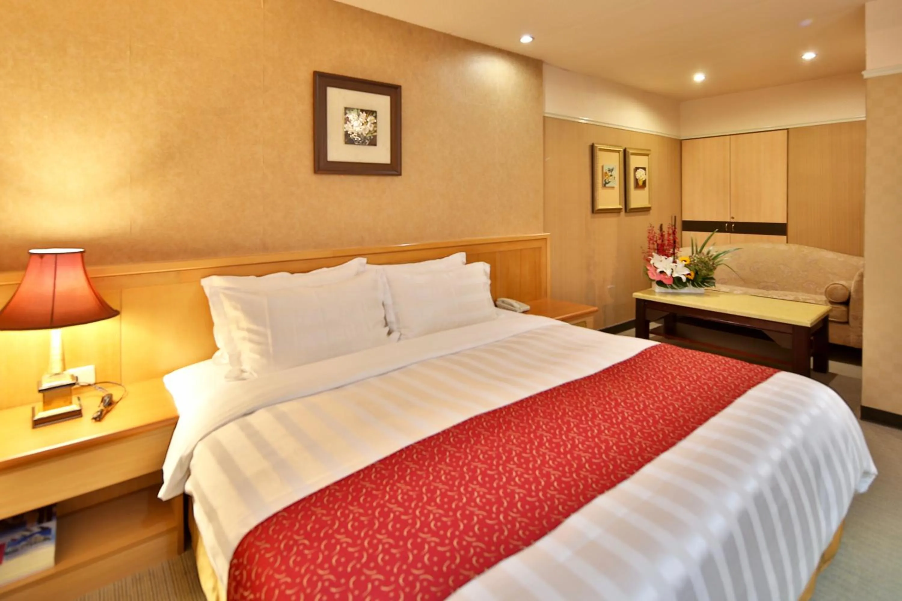 bunk bed, Bed in Dahshin Hotel