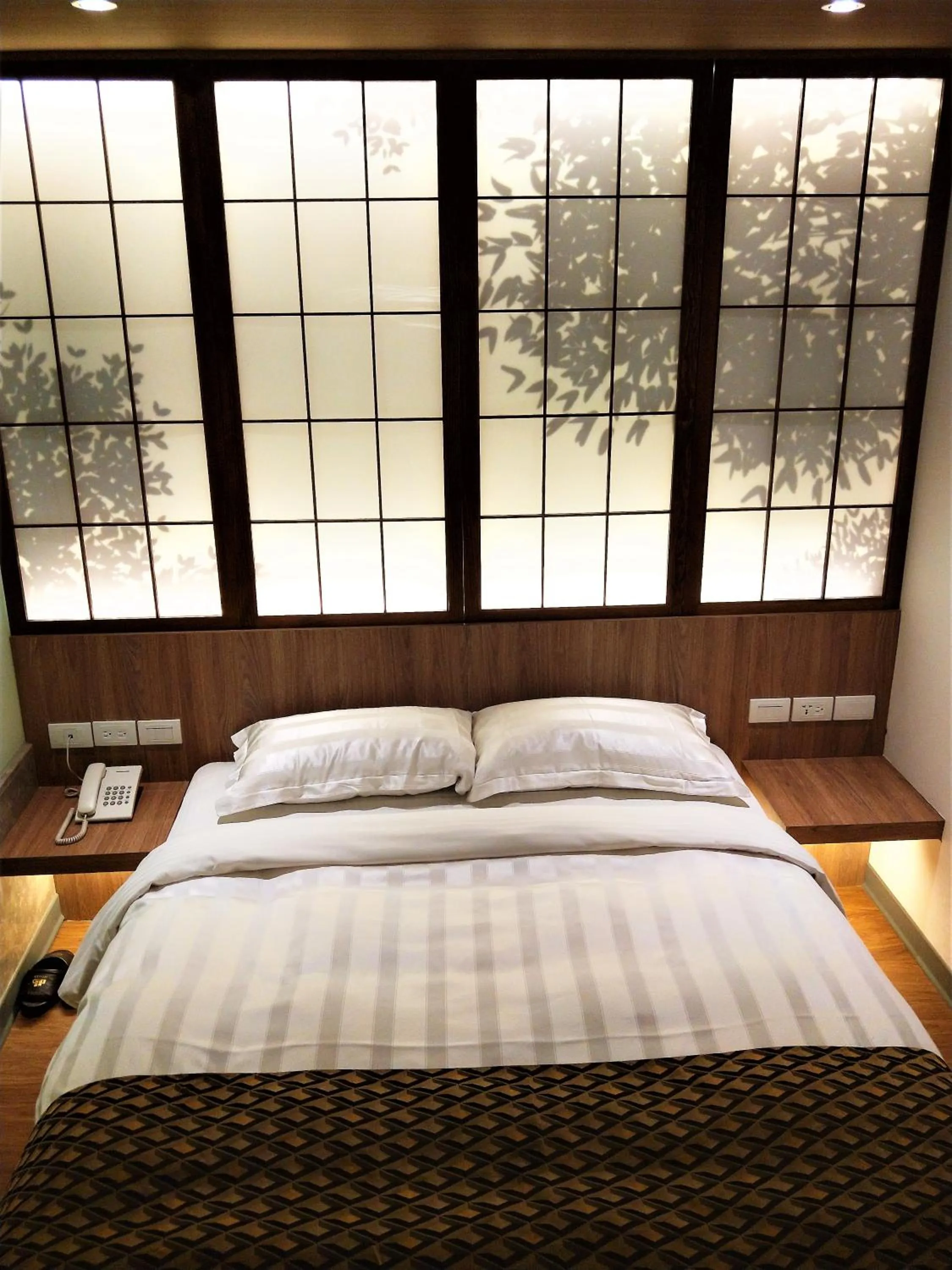 bunk bed, Bed in Dahshin Hotel