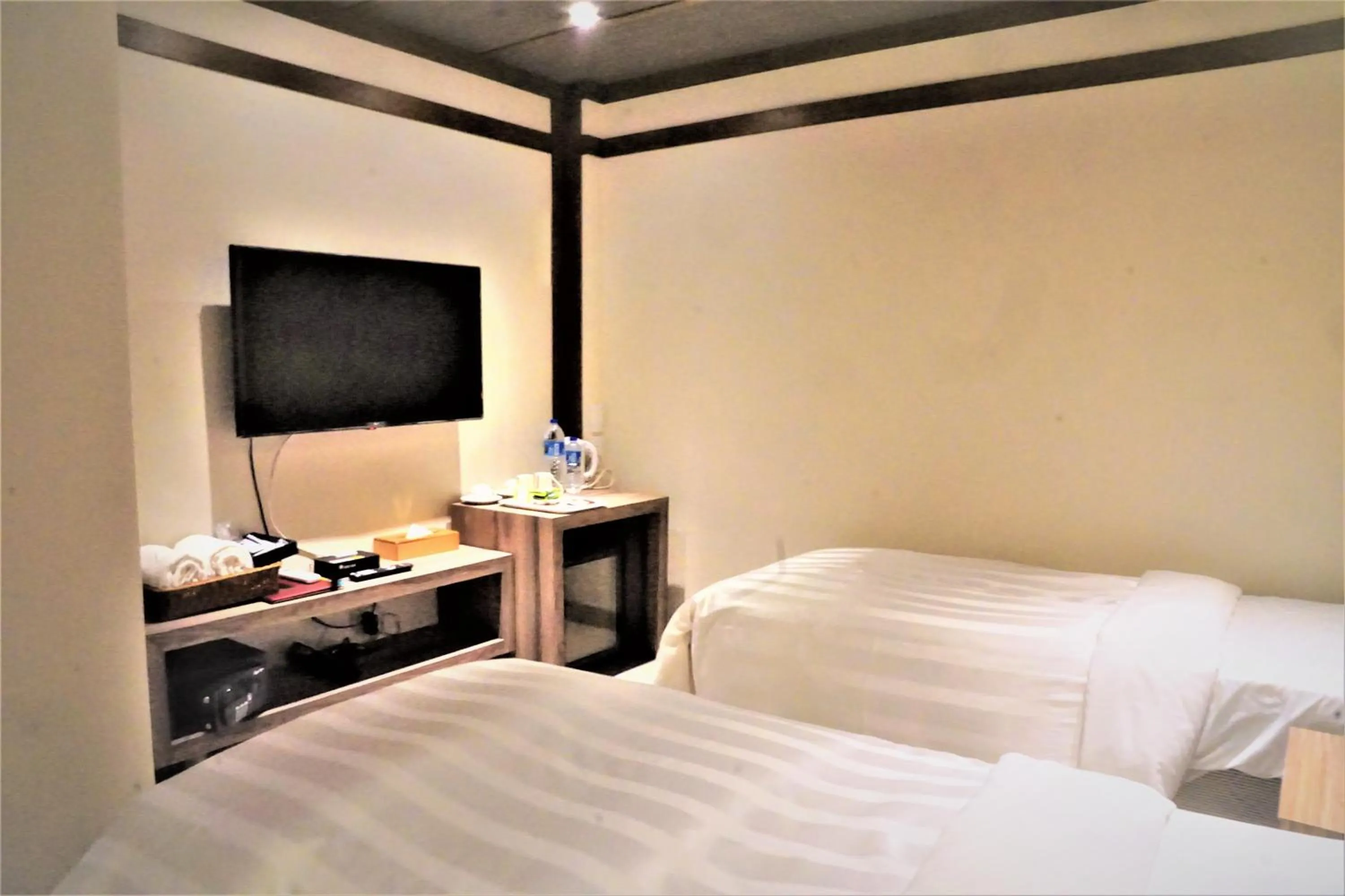 bunk bed, Bed in Dahshin Hotel