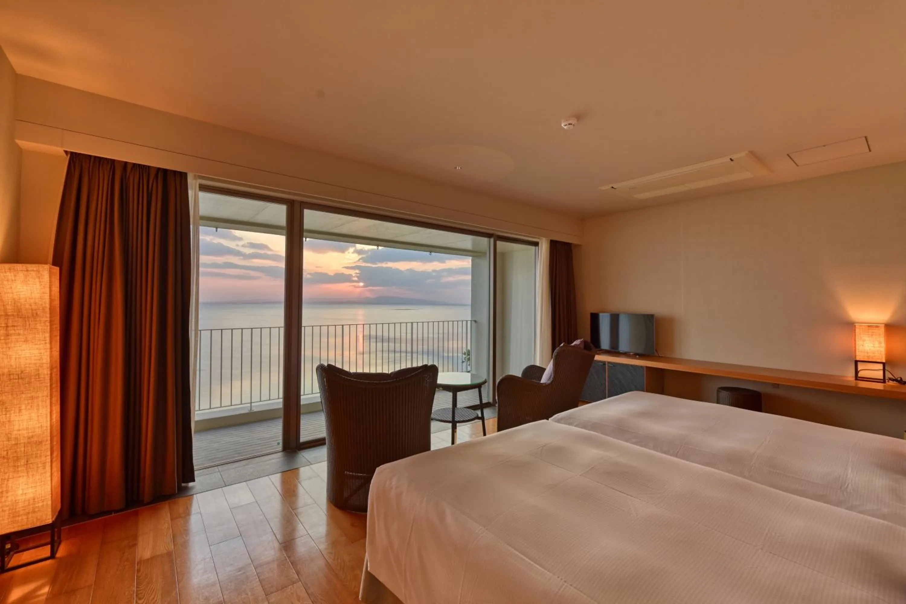 Sea view, Bed in Beach Hotel Sunshine Ishigakijima