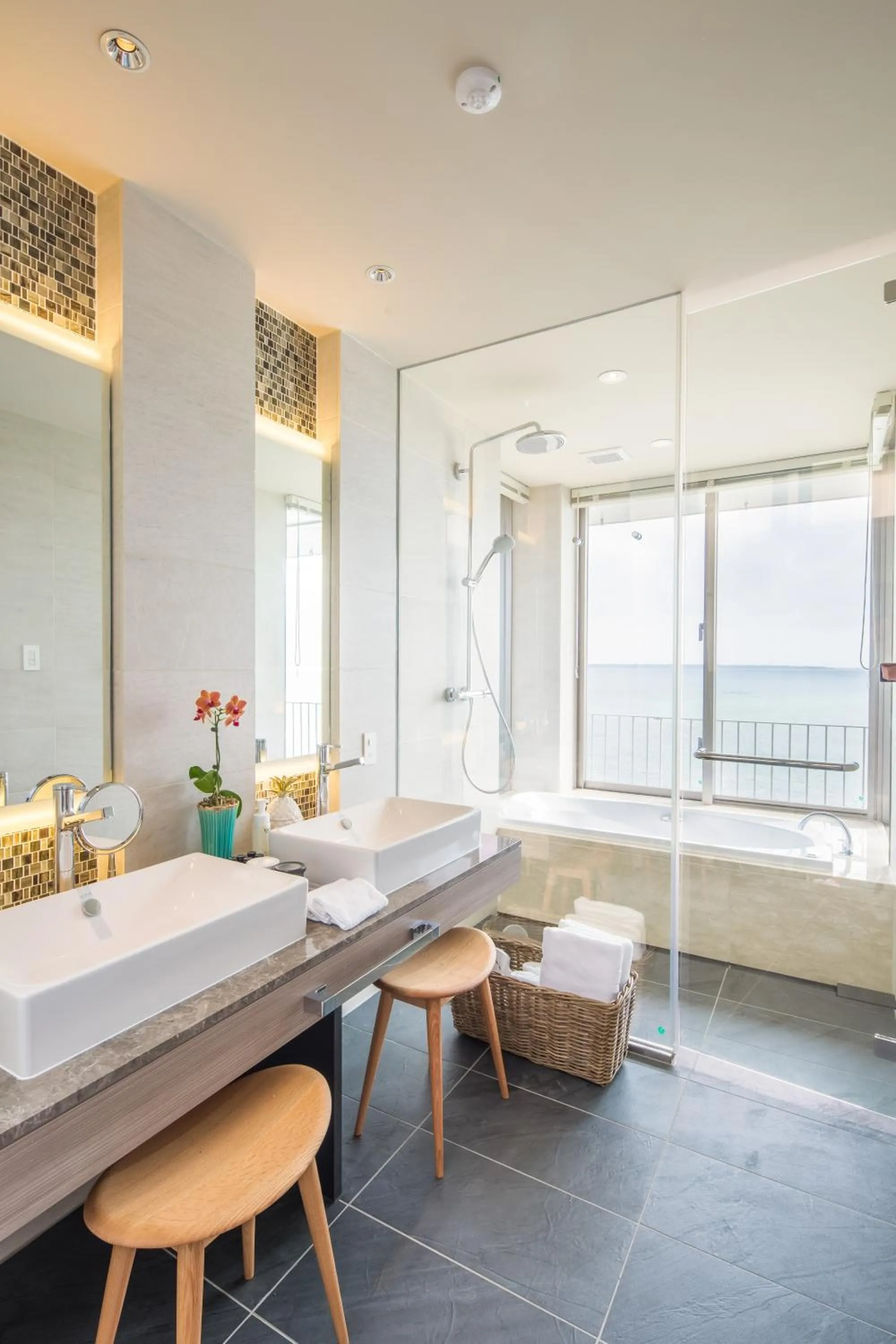 Bathroom in Beach Hotel Sunshine Ishigakijima