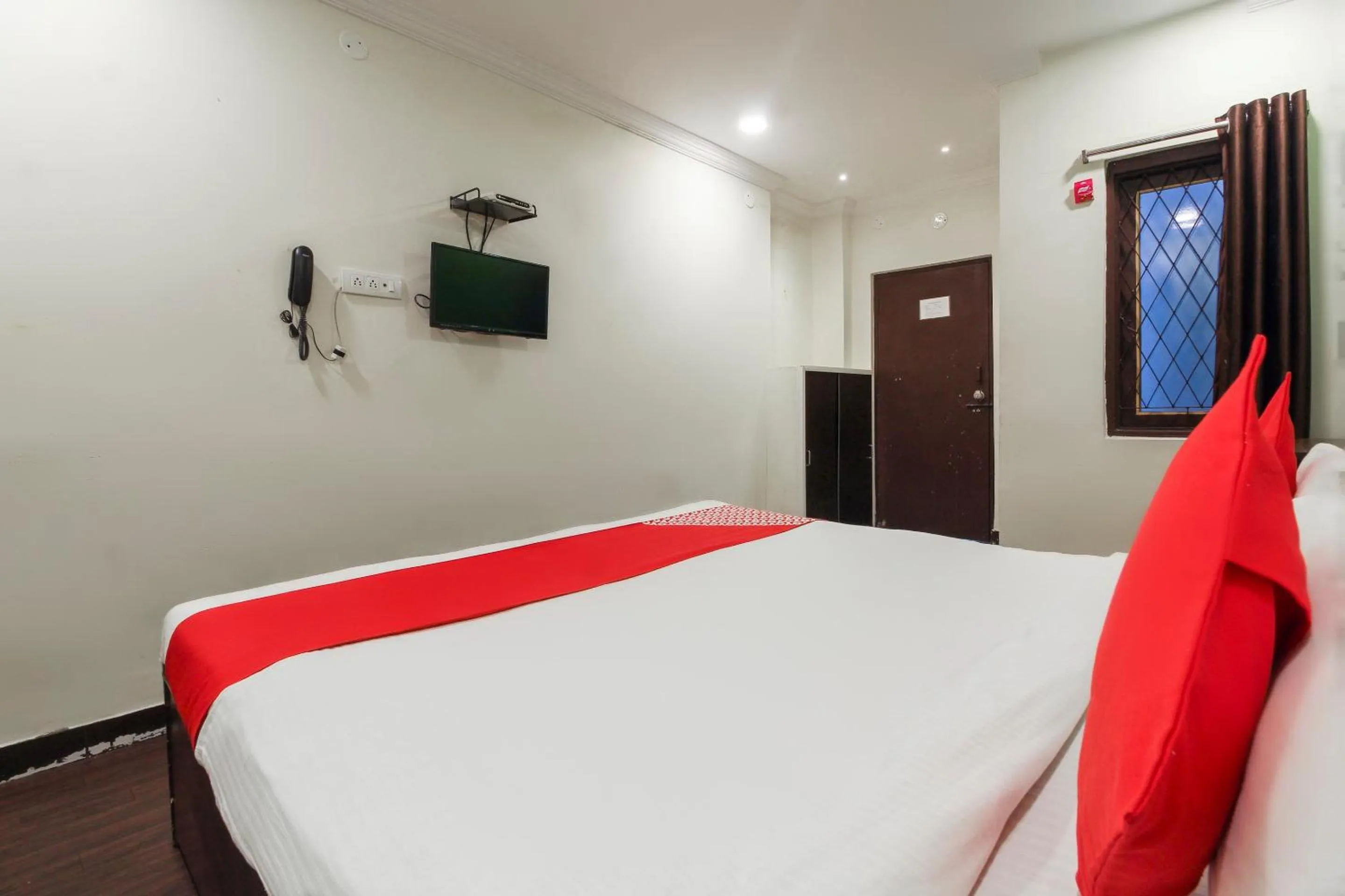 Bedroom, Bed in Hotel O Happy Guest House near LV Prasad eye Hospital
