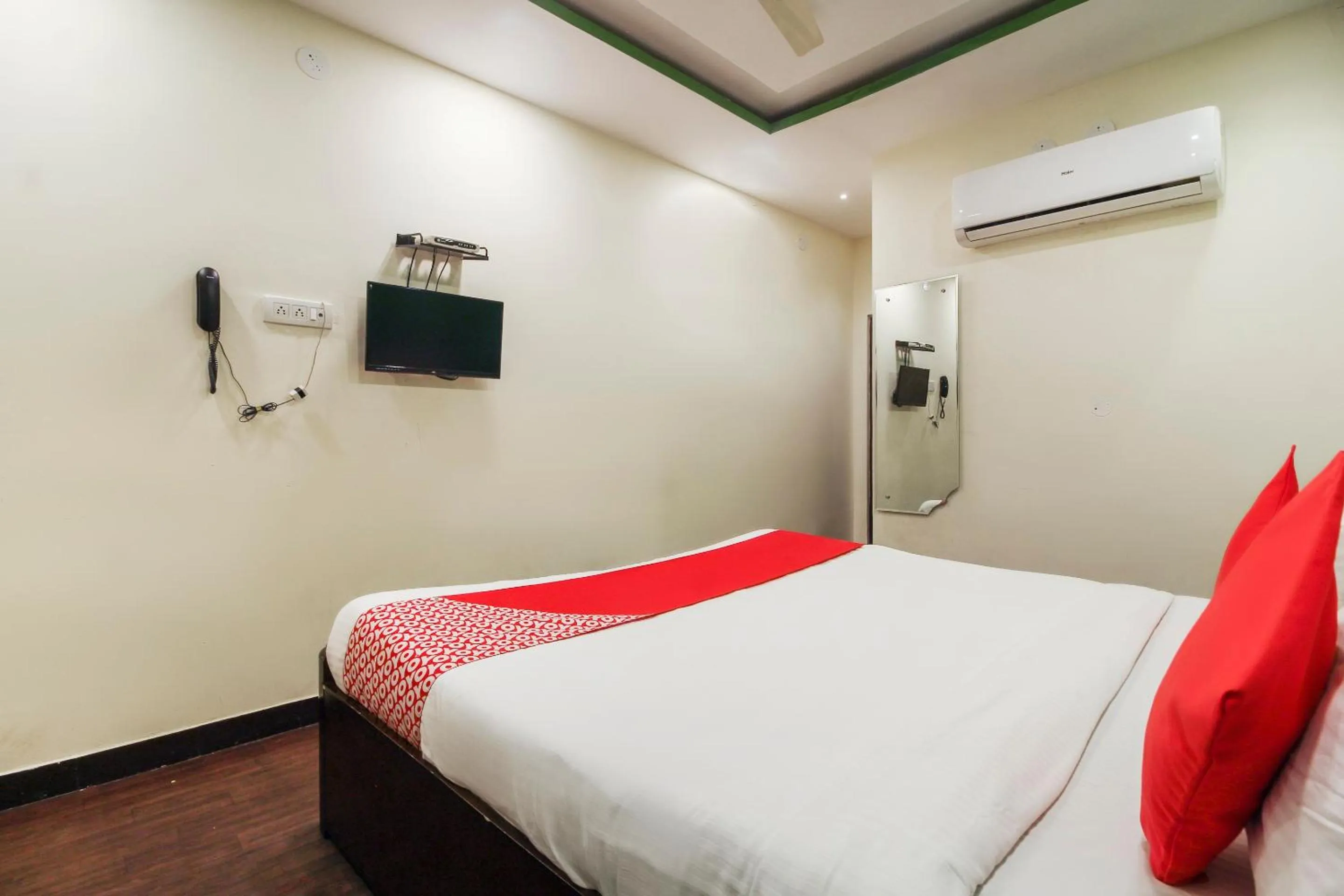 Bedroom, Bed in Hotel O Happy Guest House near LV Prasad eye Hospital