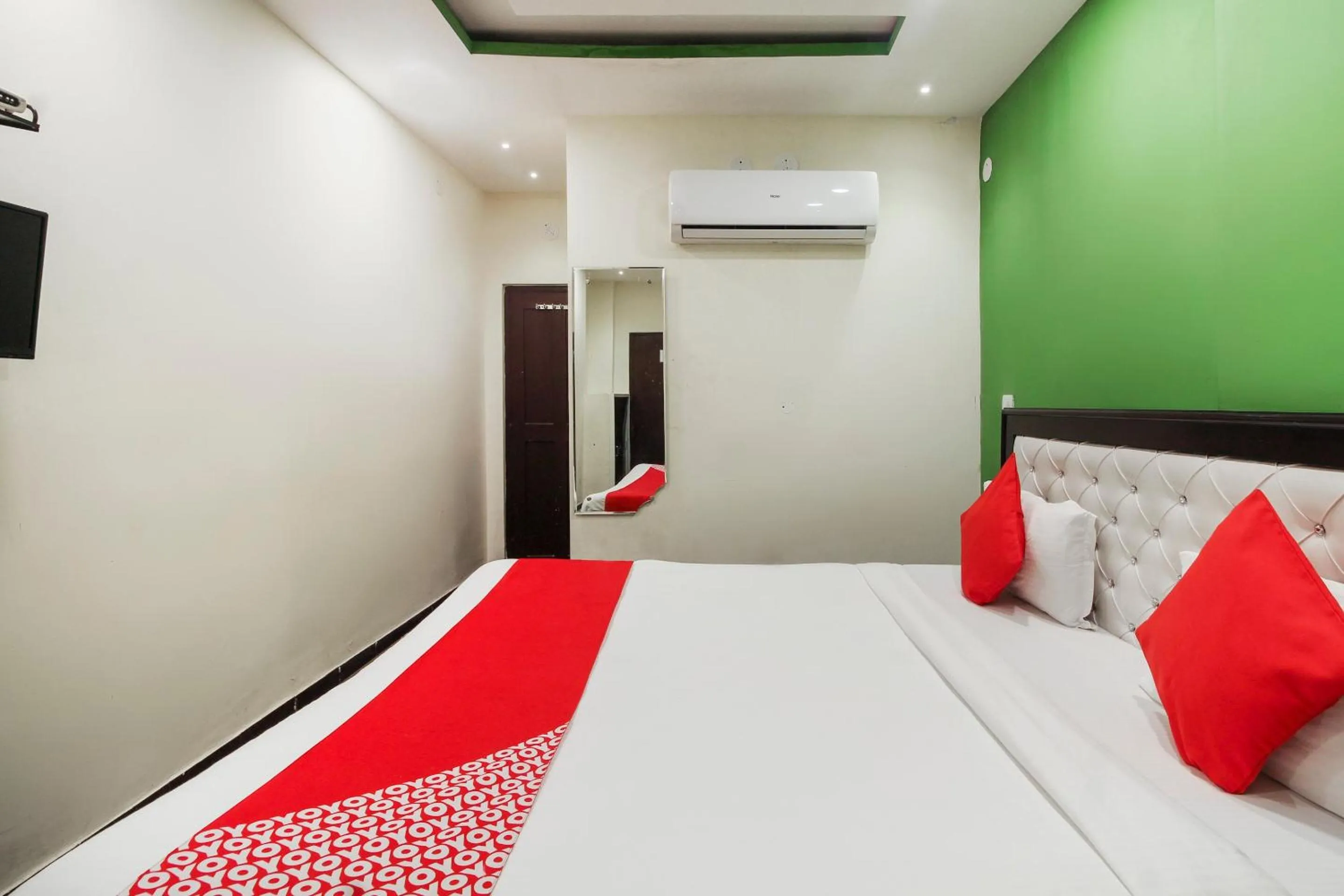 Bedroom, Bed in Hotel O Happy Guest House near LV Prasad eye Hospital