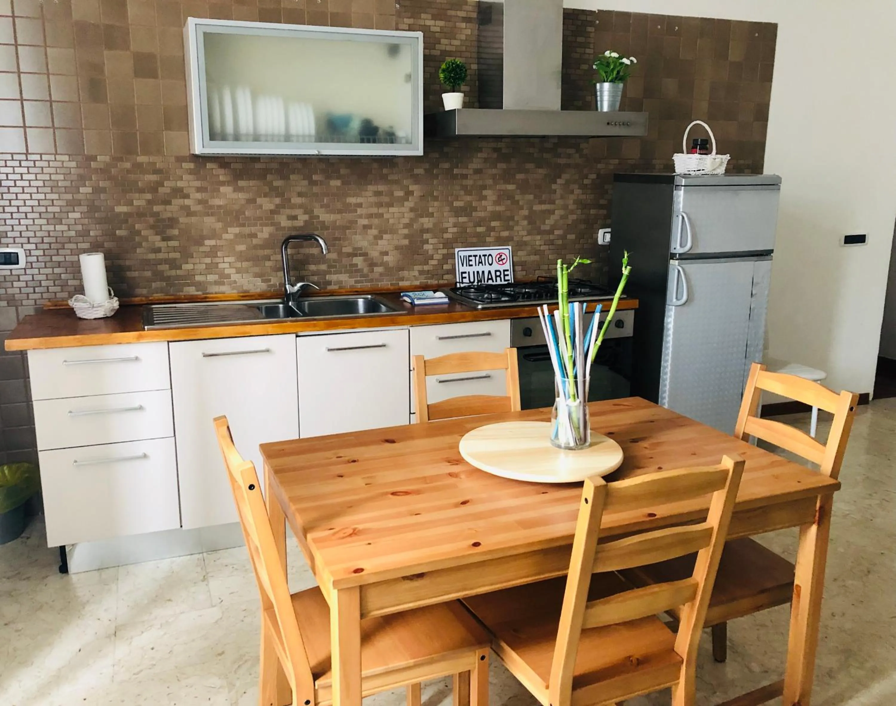 Kitchen or kitchenette in Civico Vesuvio B&B