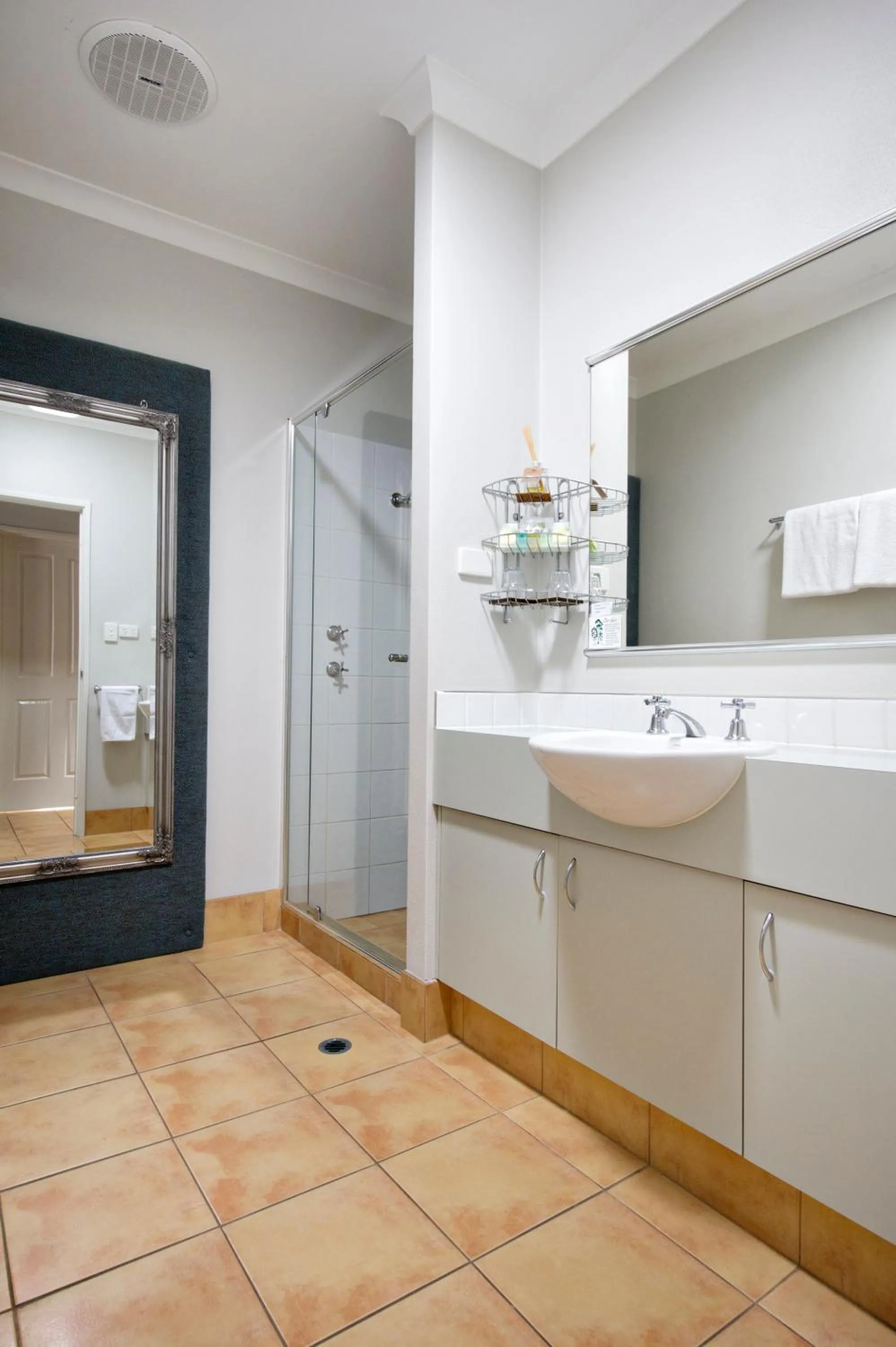 Bathroom in Vintages Accommodation