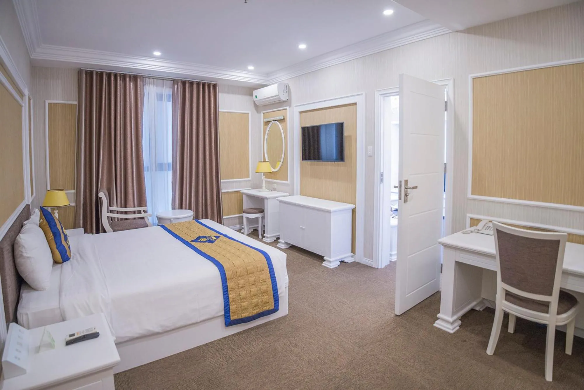 Photo of the whole room, Bed in Rex Hotel Vung Tau