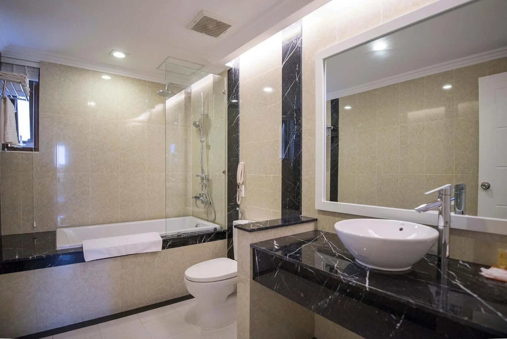 Toilet in Rex Hotel Vung Tau