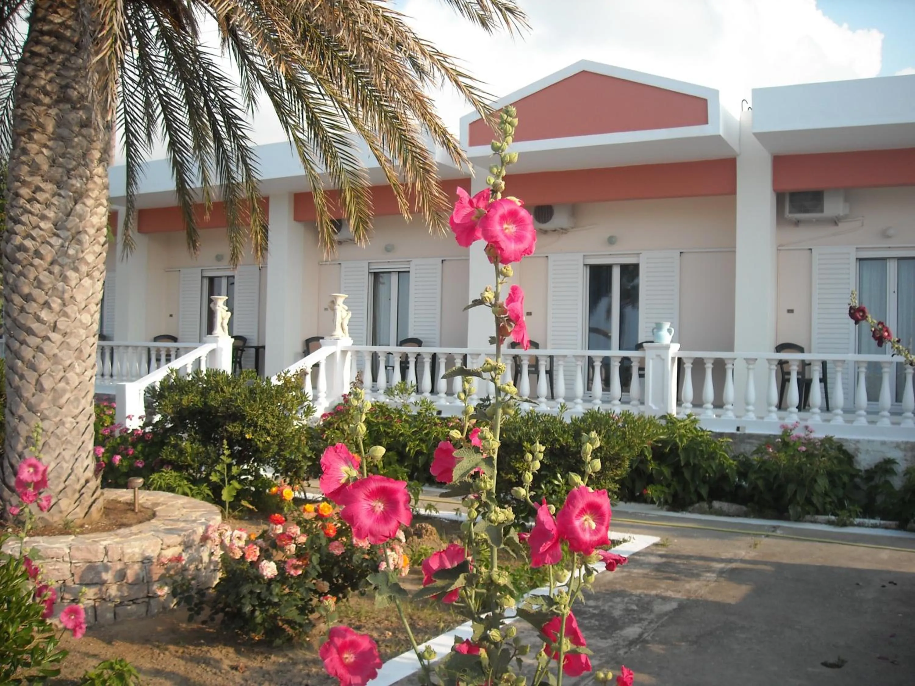 Facade/entrance in Hotel Petras Beach