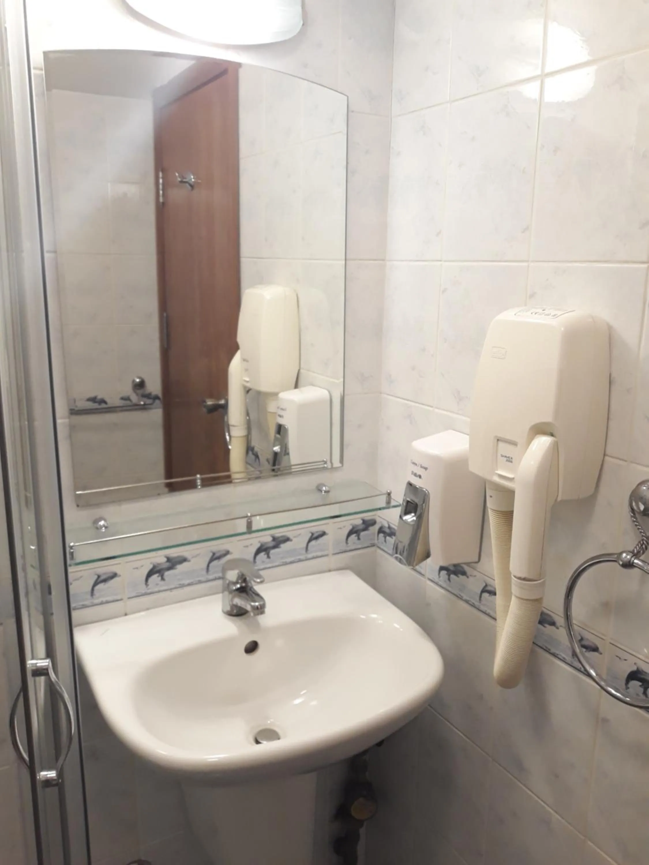 Bathroom in Three Dolphins Hotel with a Rooftop terracе