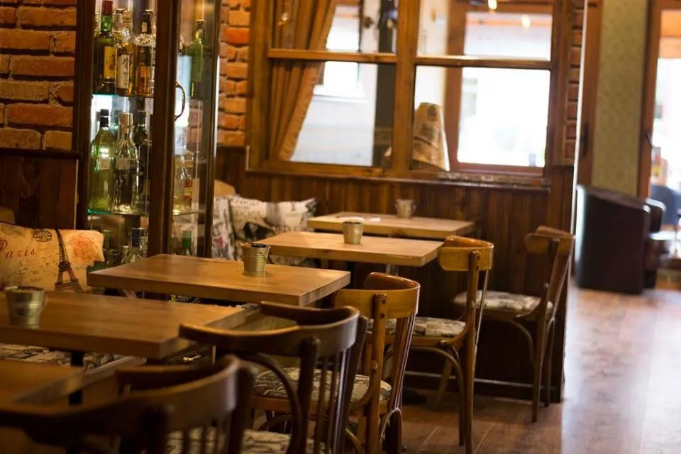 Lounge or bar in Three Dolphins Hotel with a Rooftop terracе