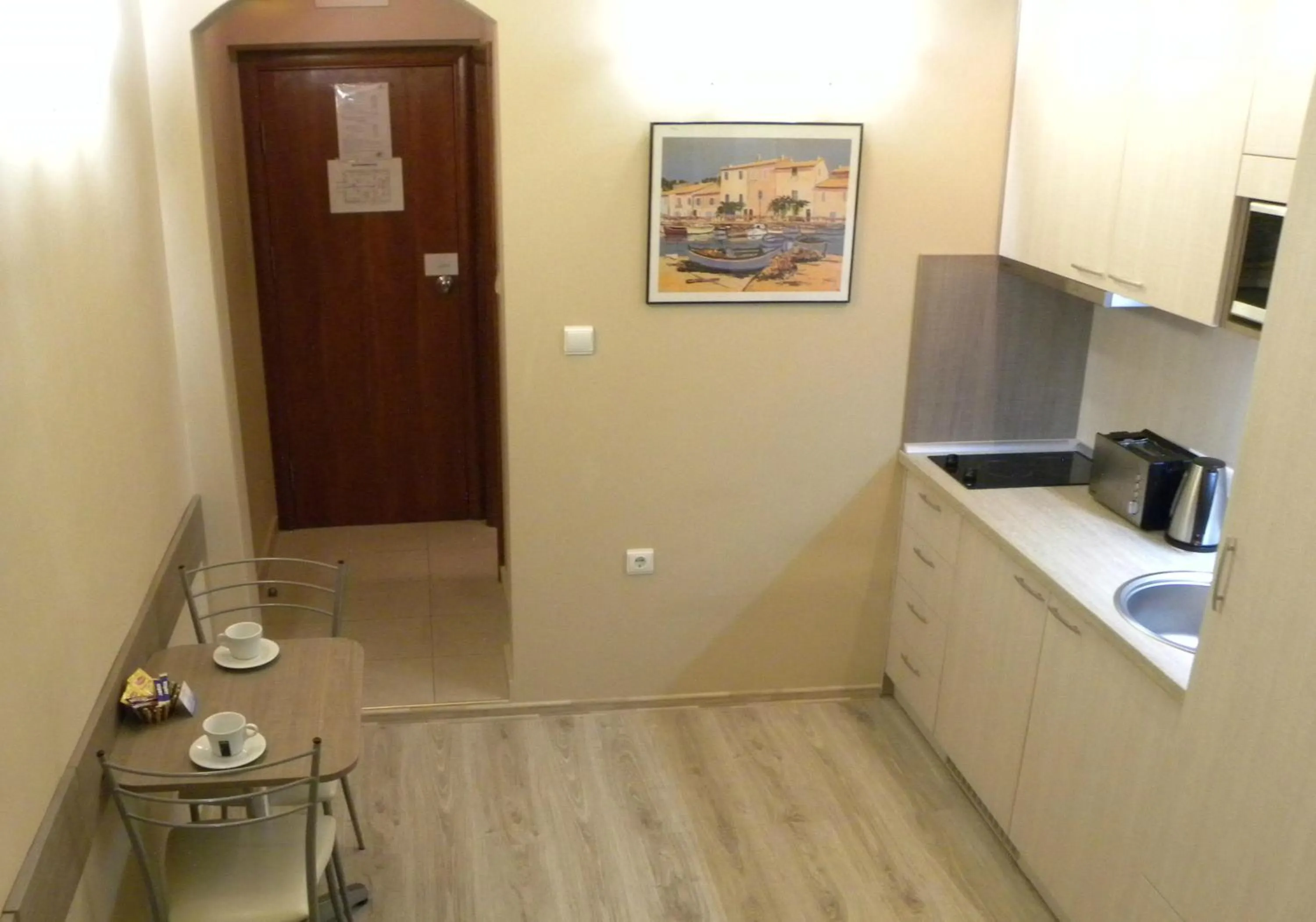 Coffee/tea facilities in Three Dolphins Hotel with a Rooftop terracе