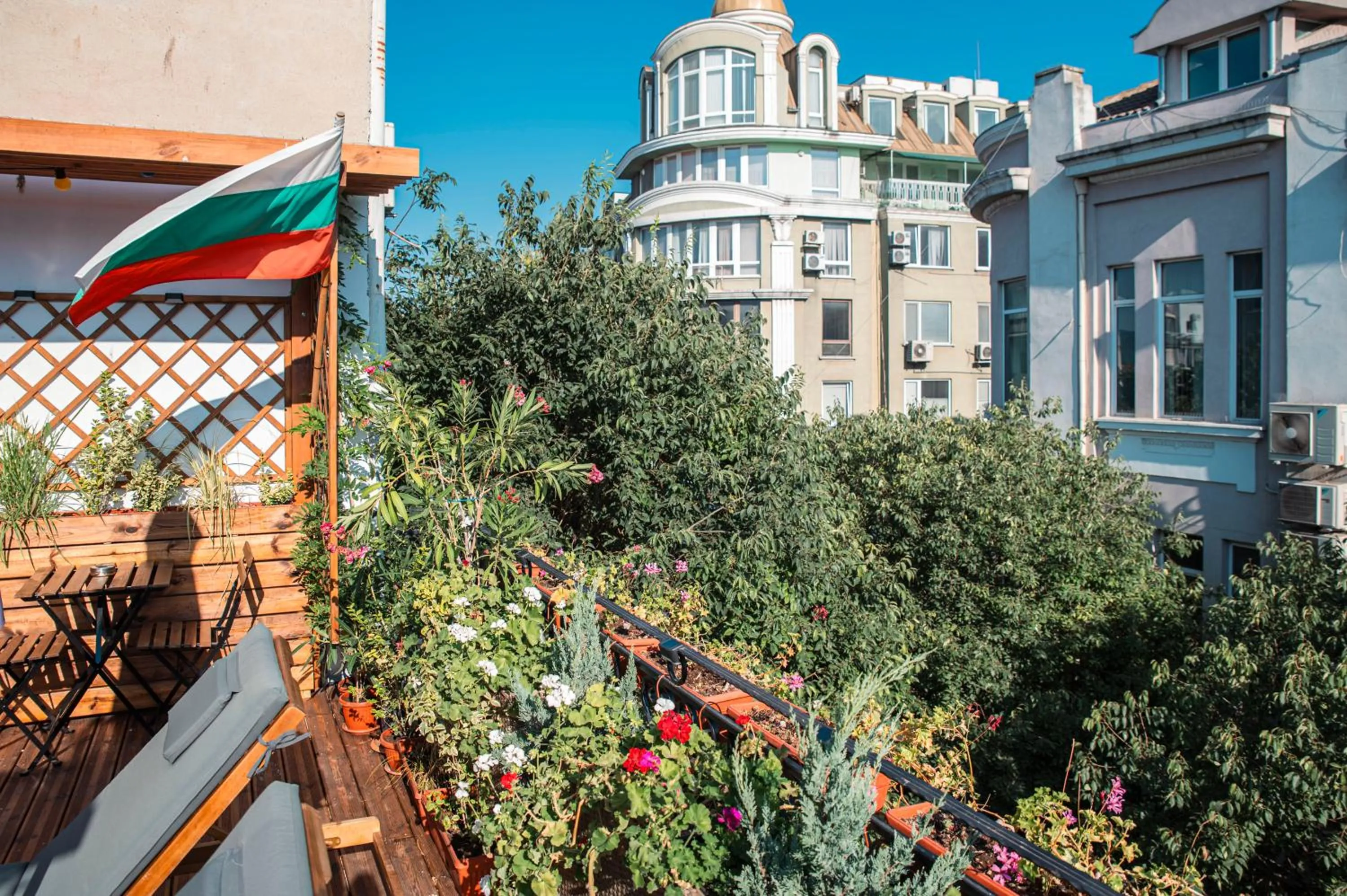 Three Dolphins Hotel with a Rooftop terracе