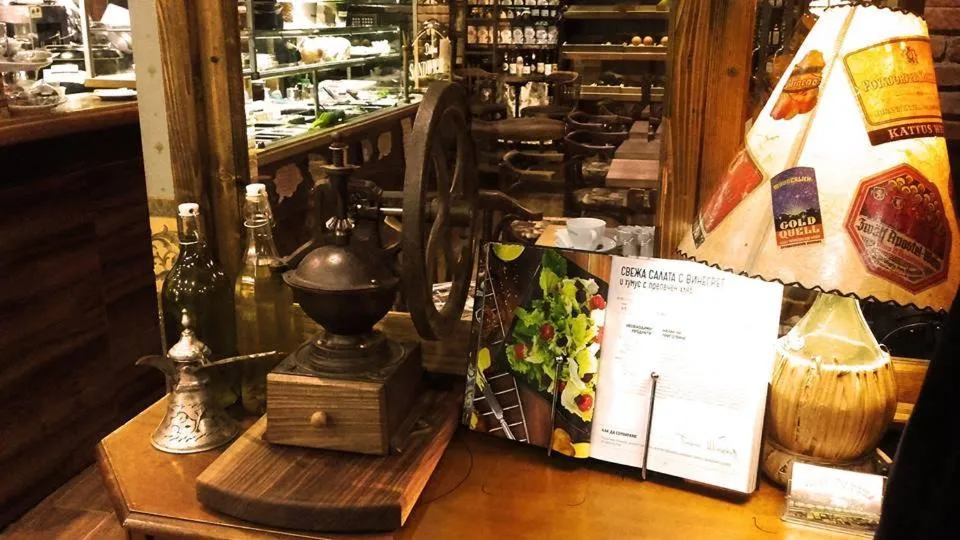 Restaurant/places to eat in Three Dolphins Hotel with a Rooftop terracе