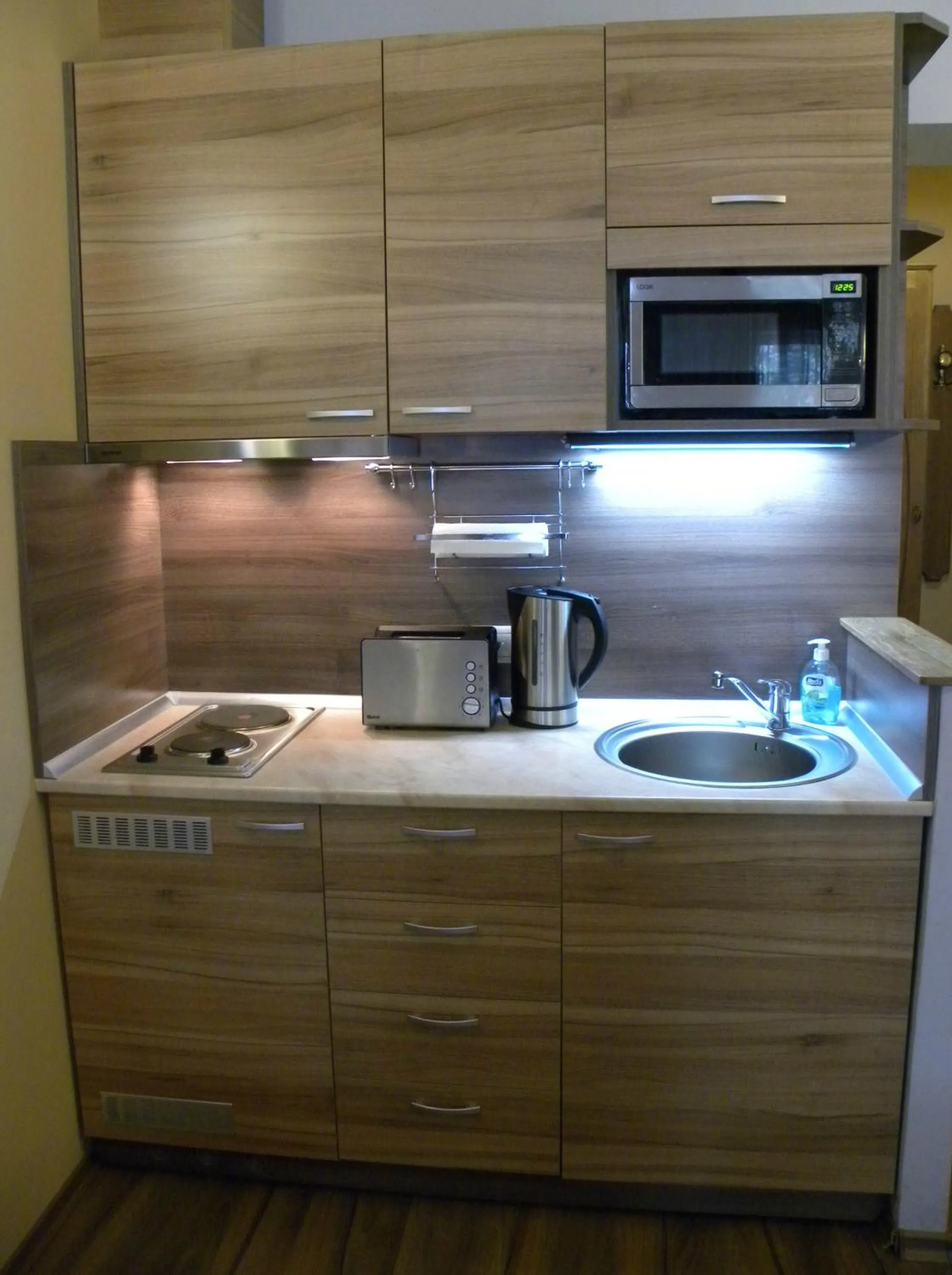 Coffee/tea facilities in Three Dolphins Hotel with a Rooftop terracе